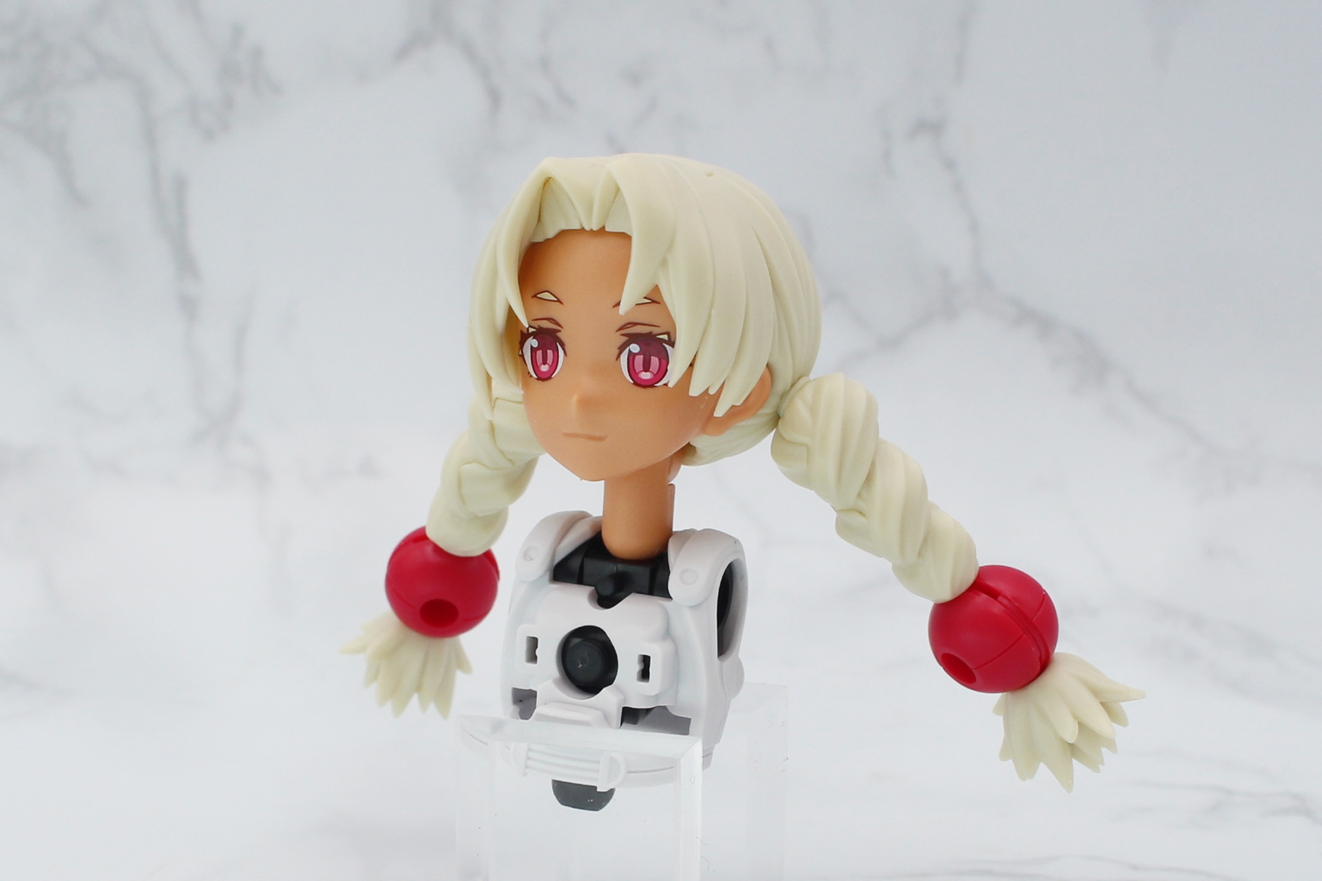 三つ編みをジョイントに取り付けて頭部が完成