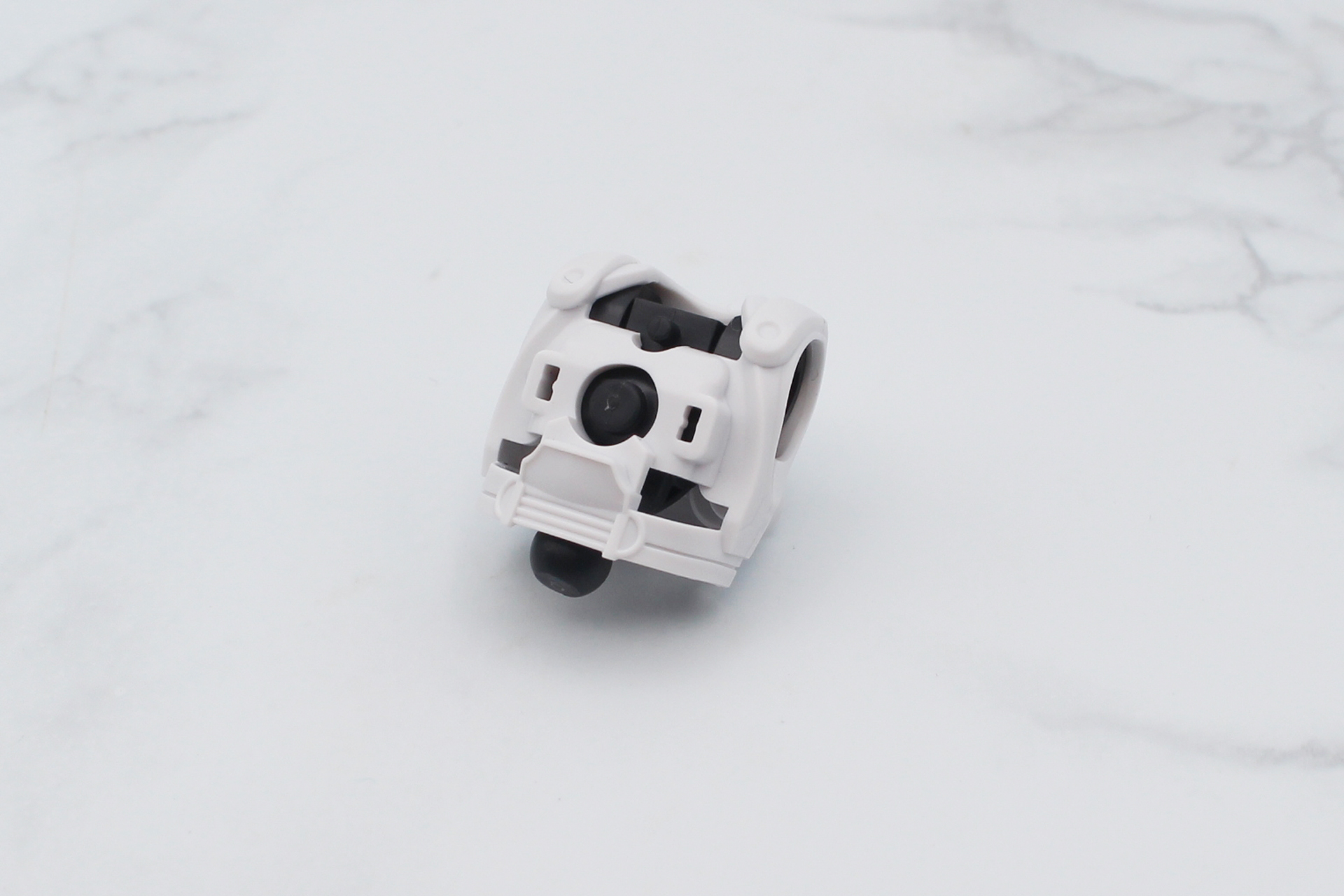 ジョイントに外装を被せる