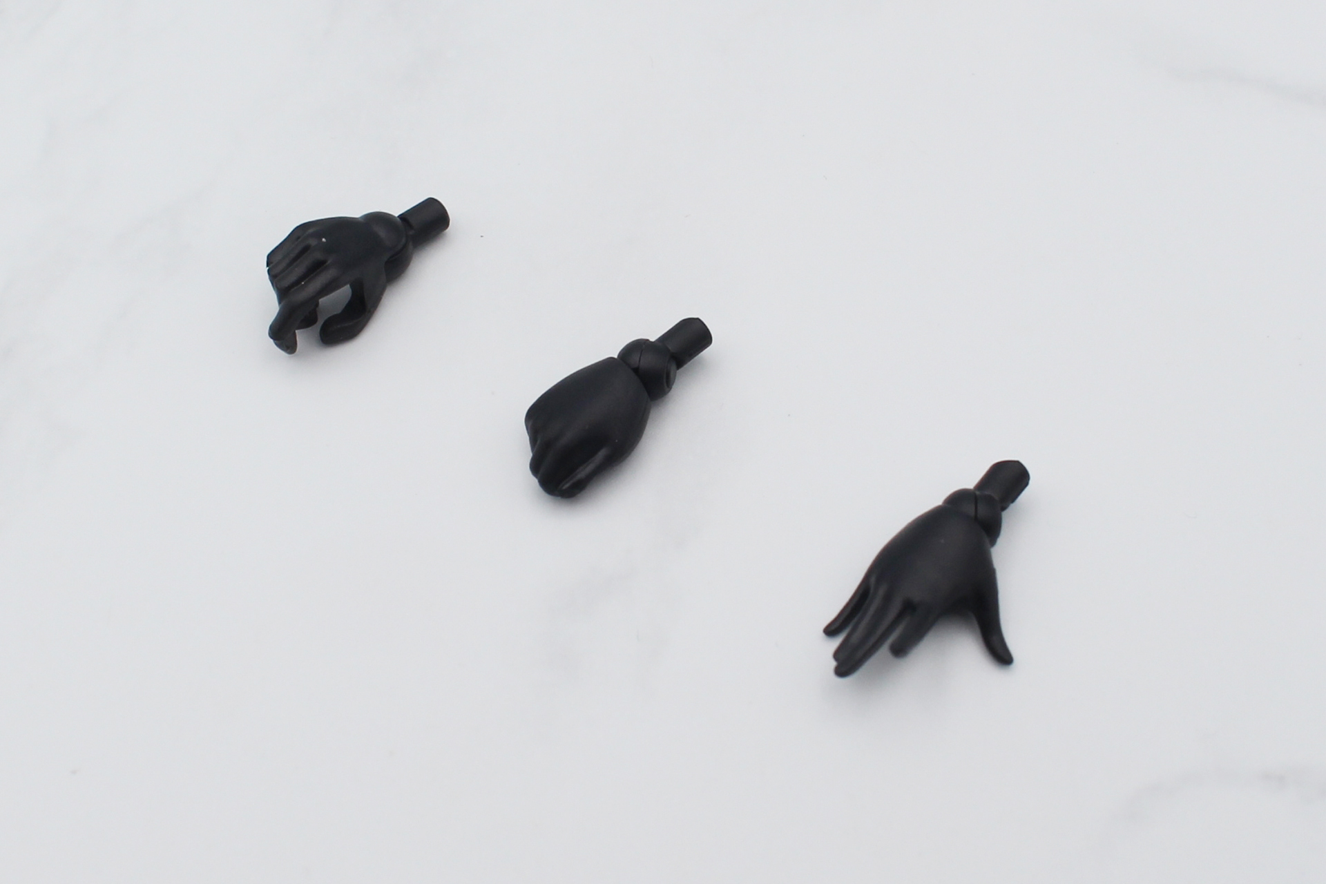 手首パーツを組み立てる