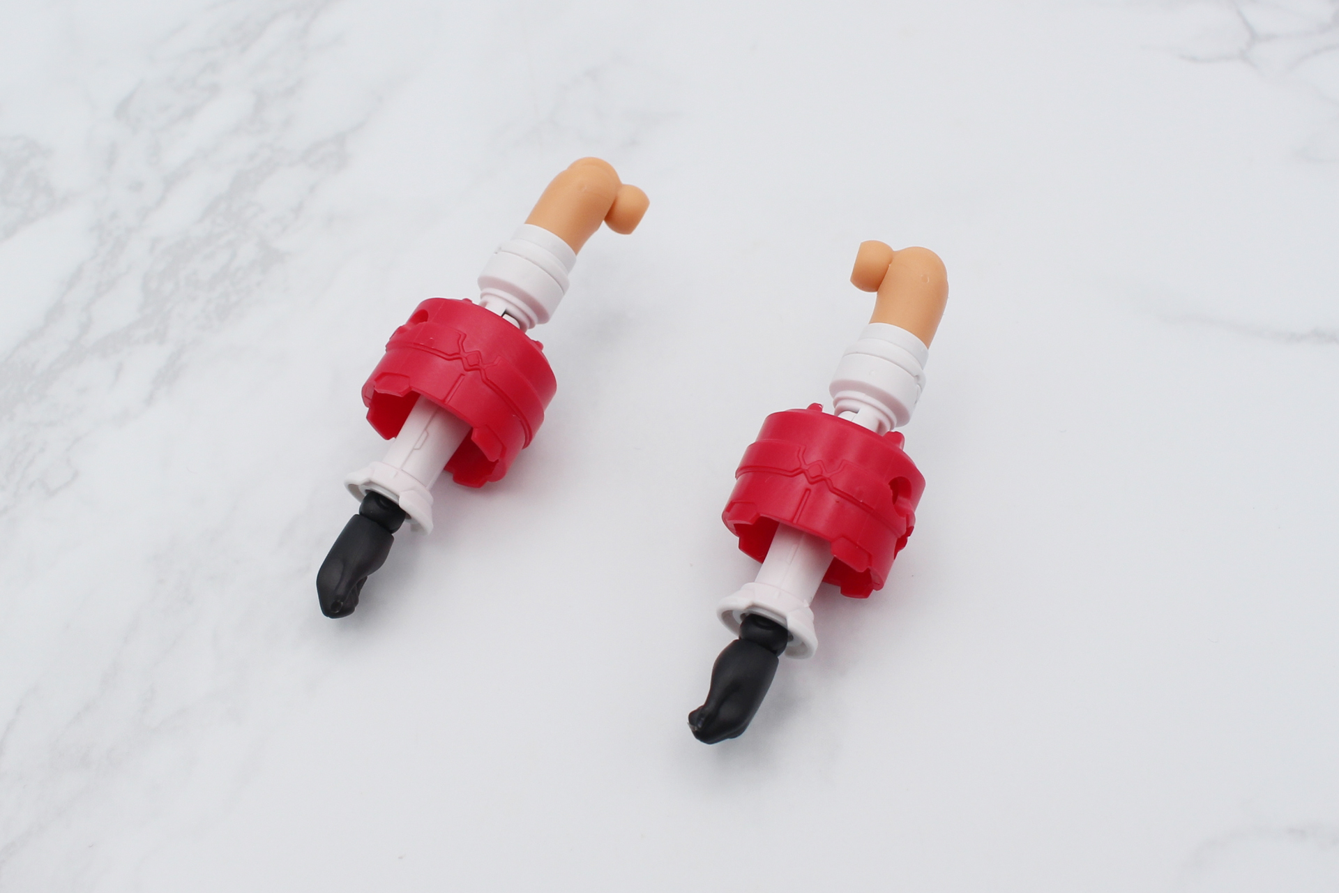 同様に左腕も組み立てて腕が完成