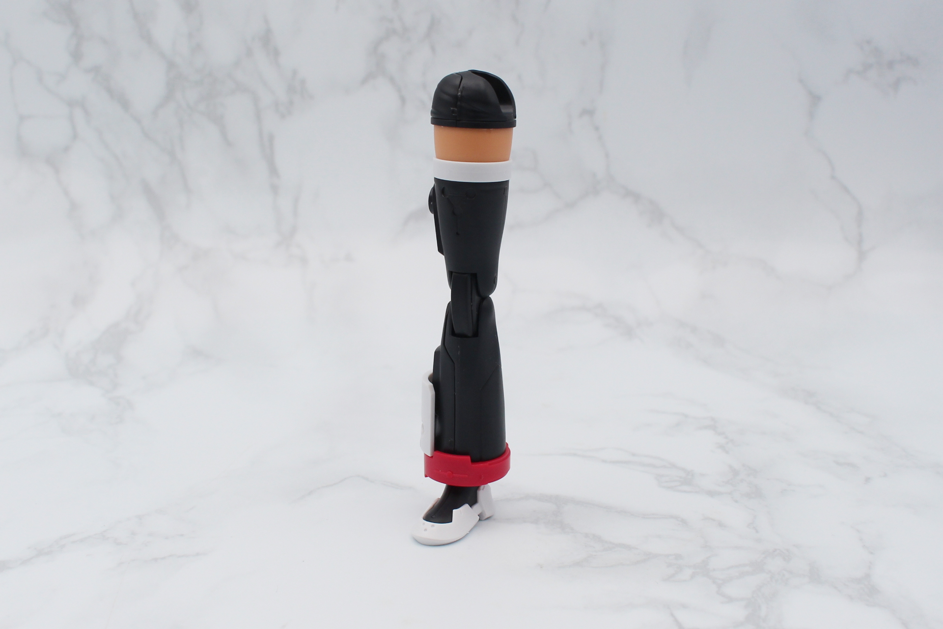 太ももを取り付けて右脚の完成