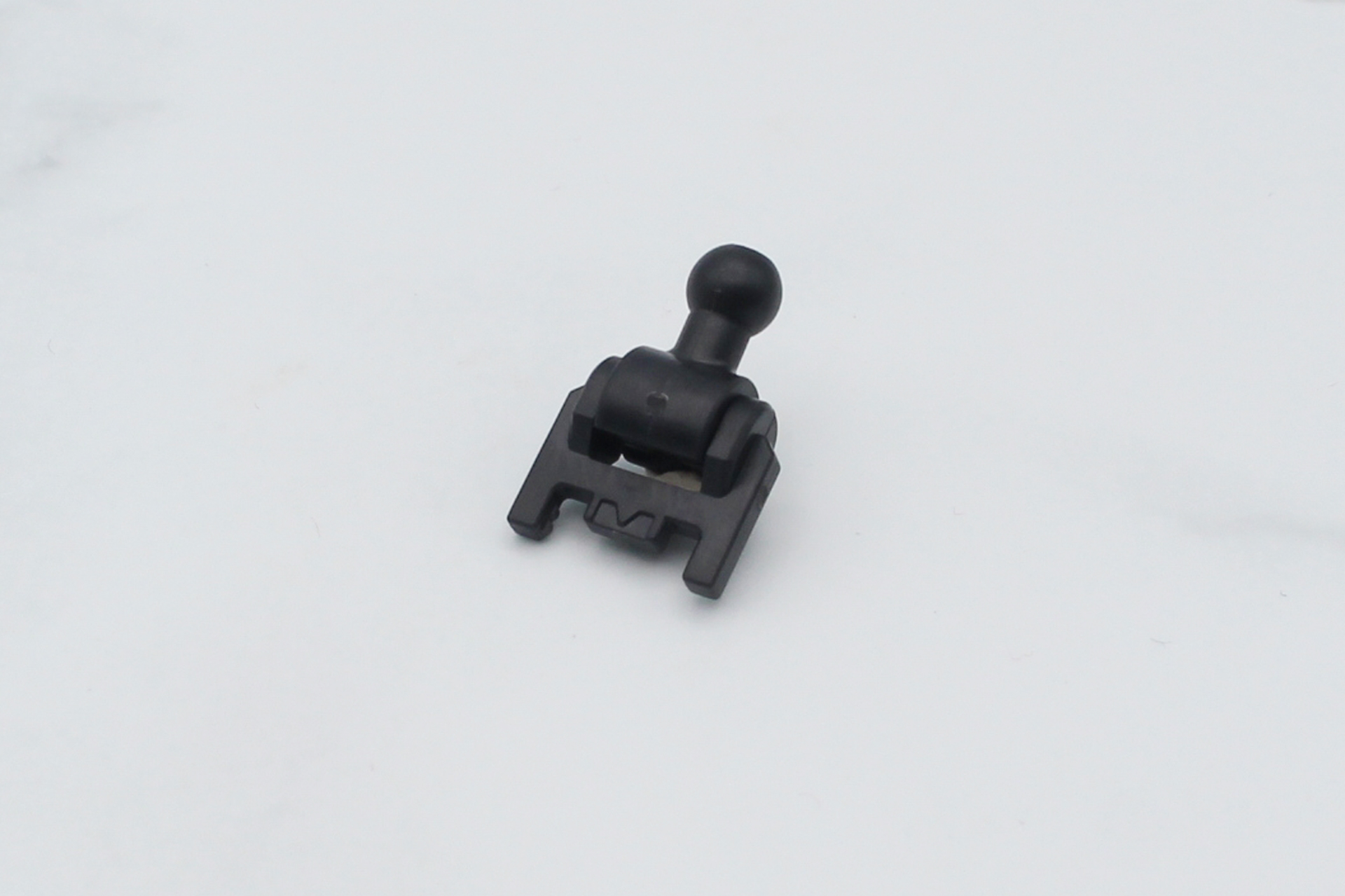 帽子内部のジョイントを組み立てる