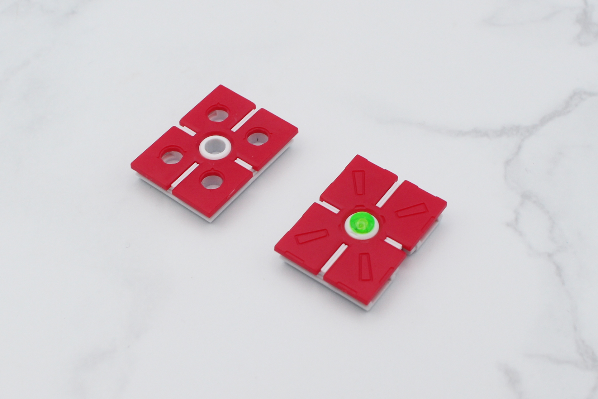 魔導書の組み立て。前後のパーツを取り付ける