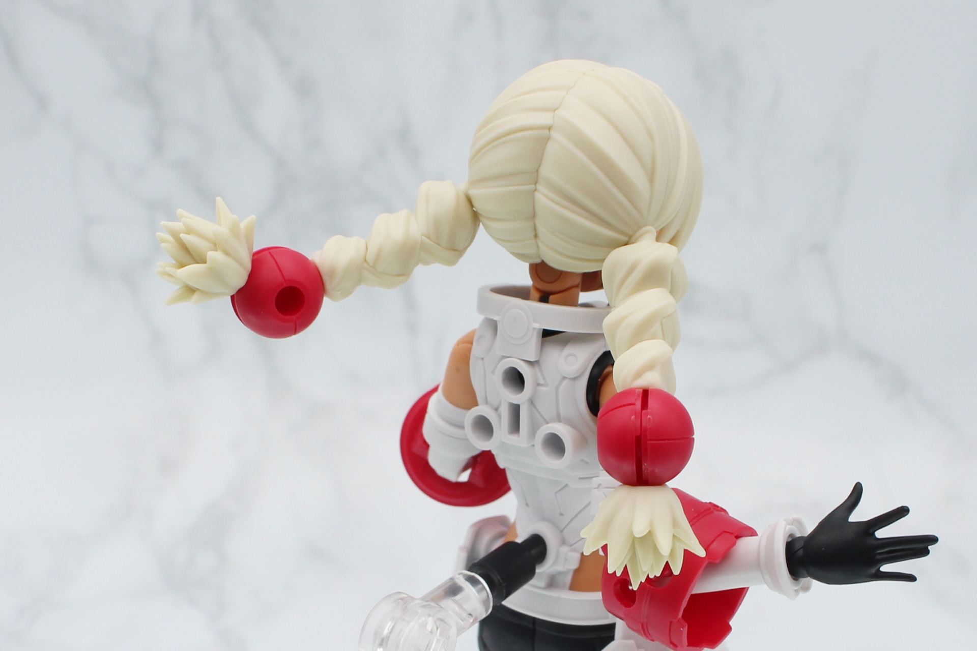 三つ編みは飾り部分と付け根で可動する