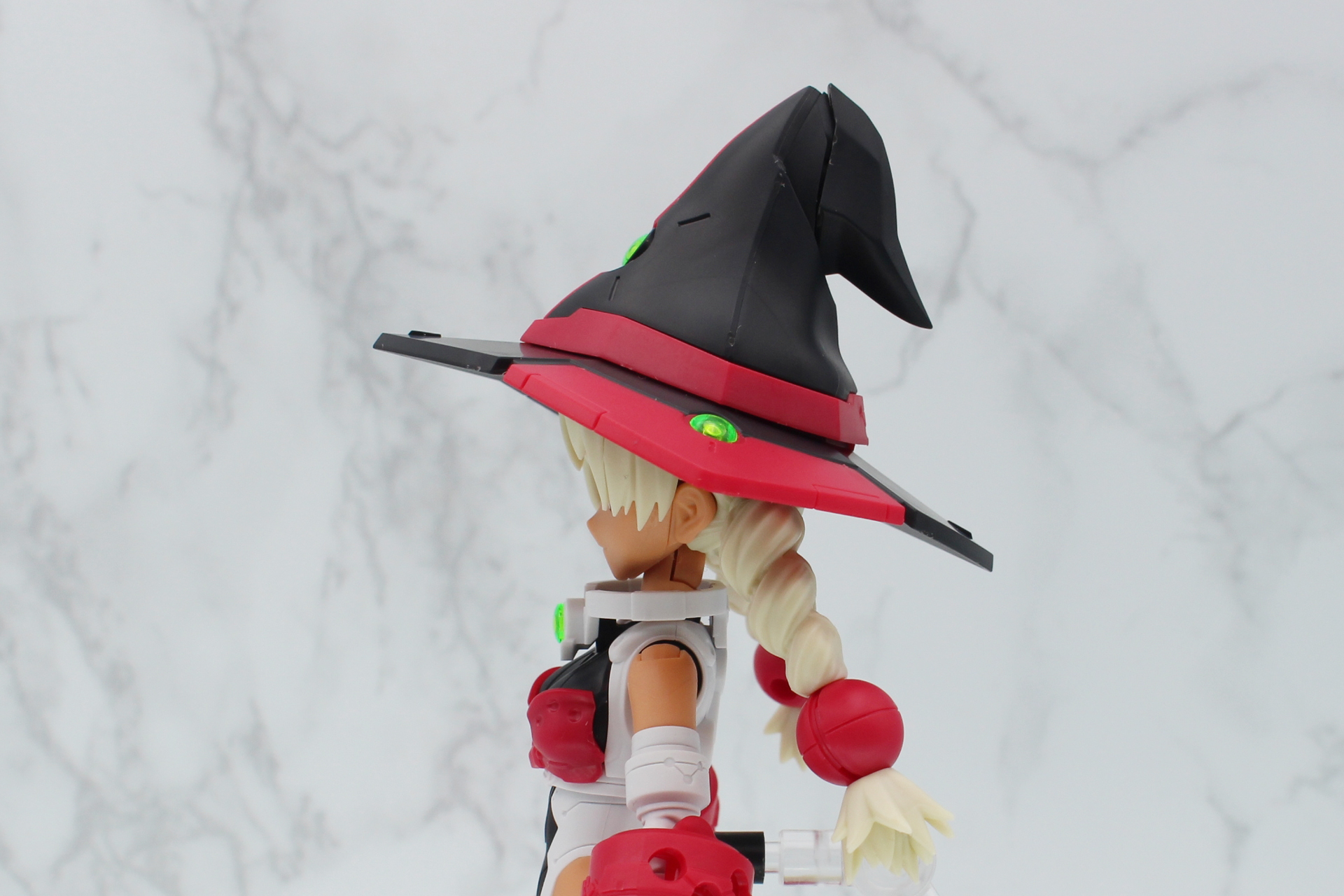 内部のジョイントを折り曲げるようにしてポジションを調整する