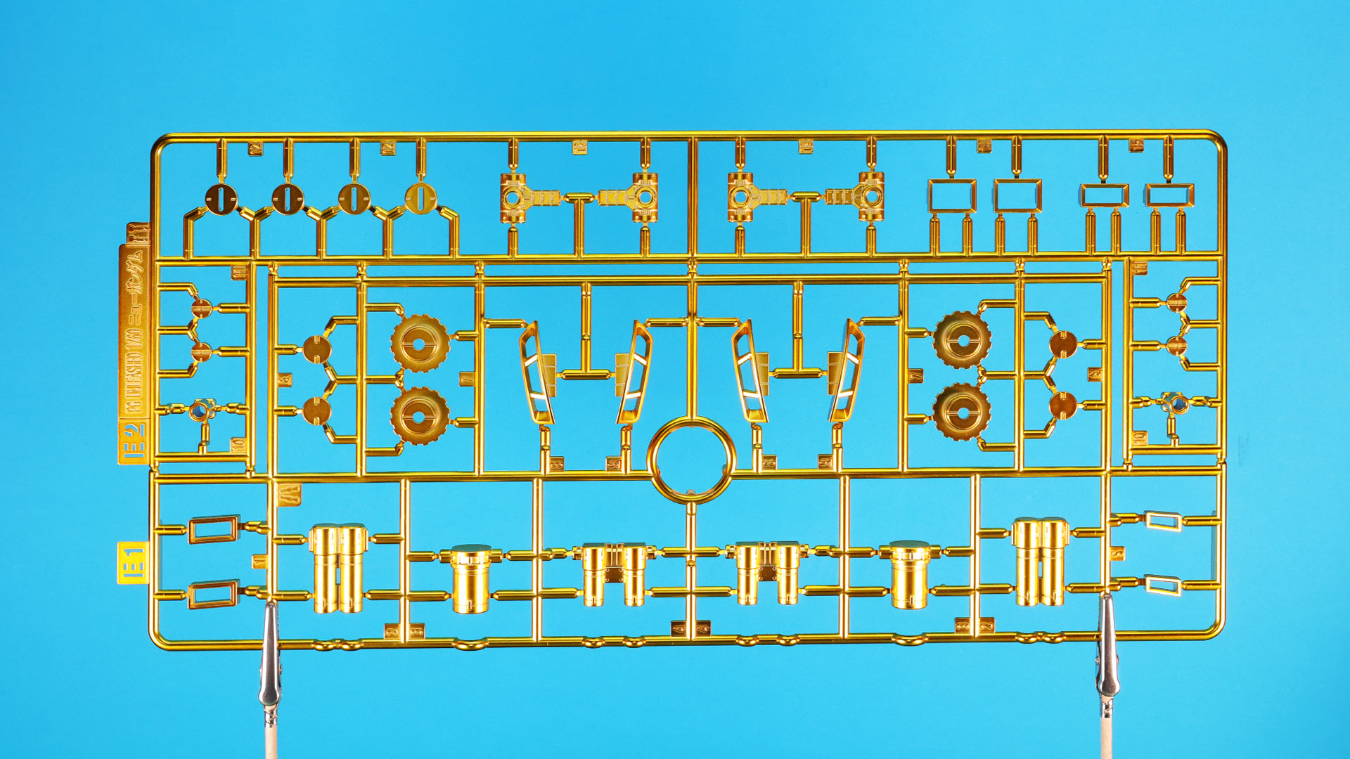 E:ダクトやシリンダーなどの金属表現メカフレーム