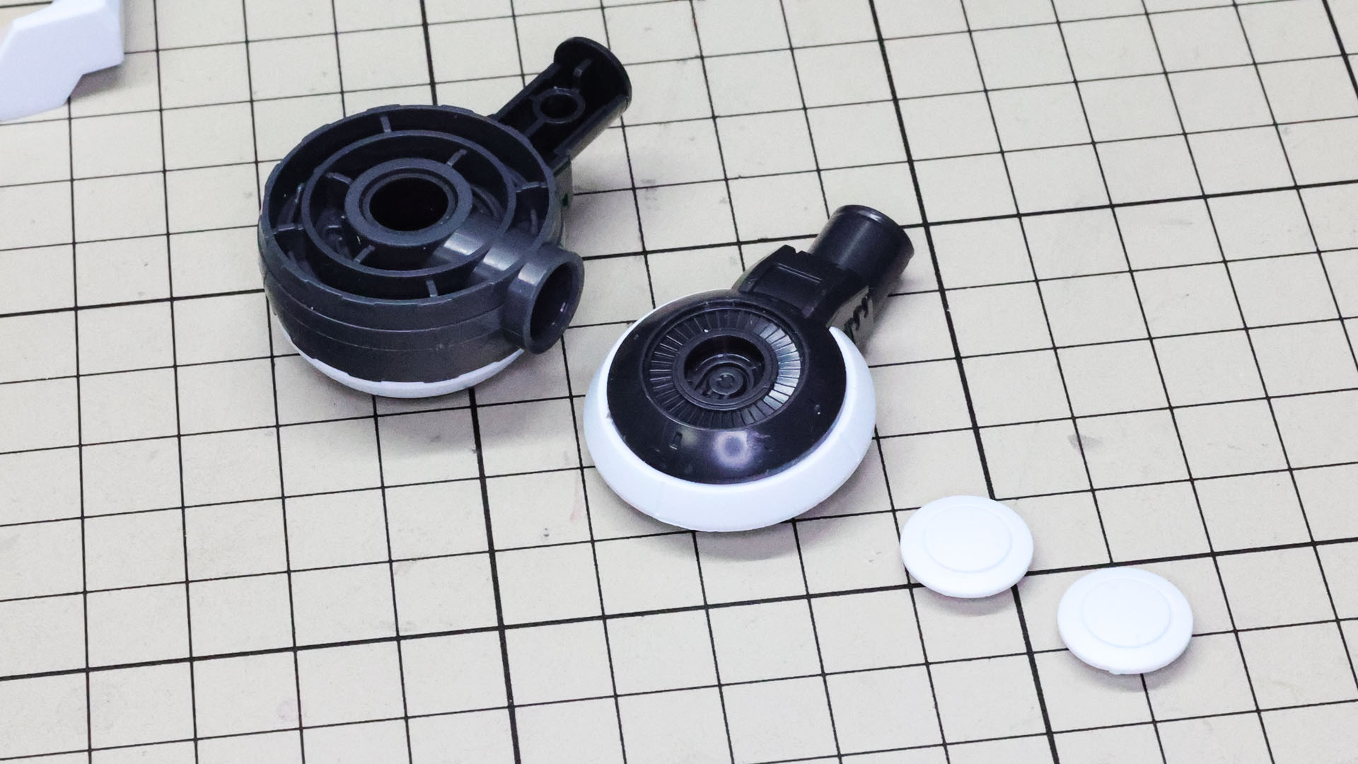 くるぶしにあたる部分は荷重を受ける部分なので大きい軸で構成されます