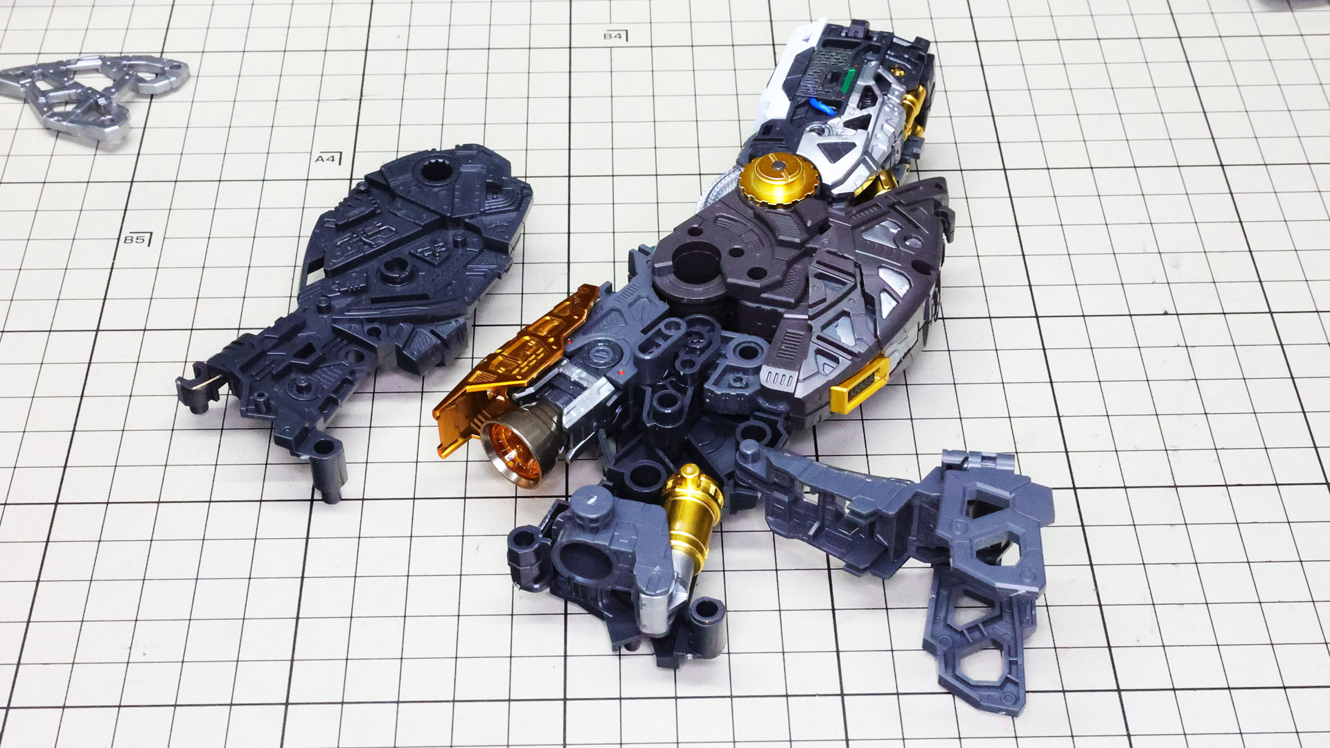 それを保護するサブフレーム前側と……