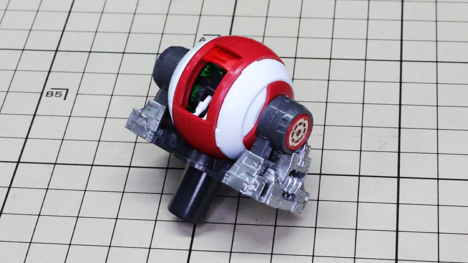 ここだけでも小型のモビルスーツにも見えてきます