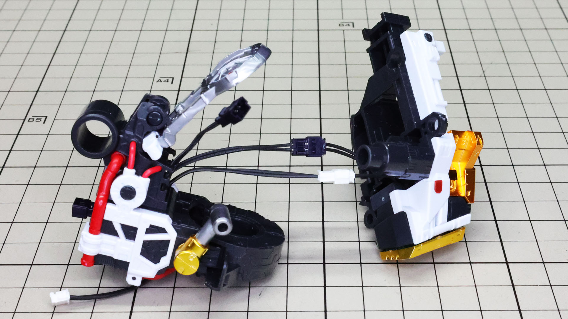 LEDユニットのコネクターを接続します