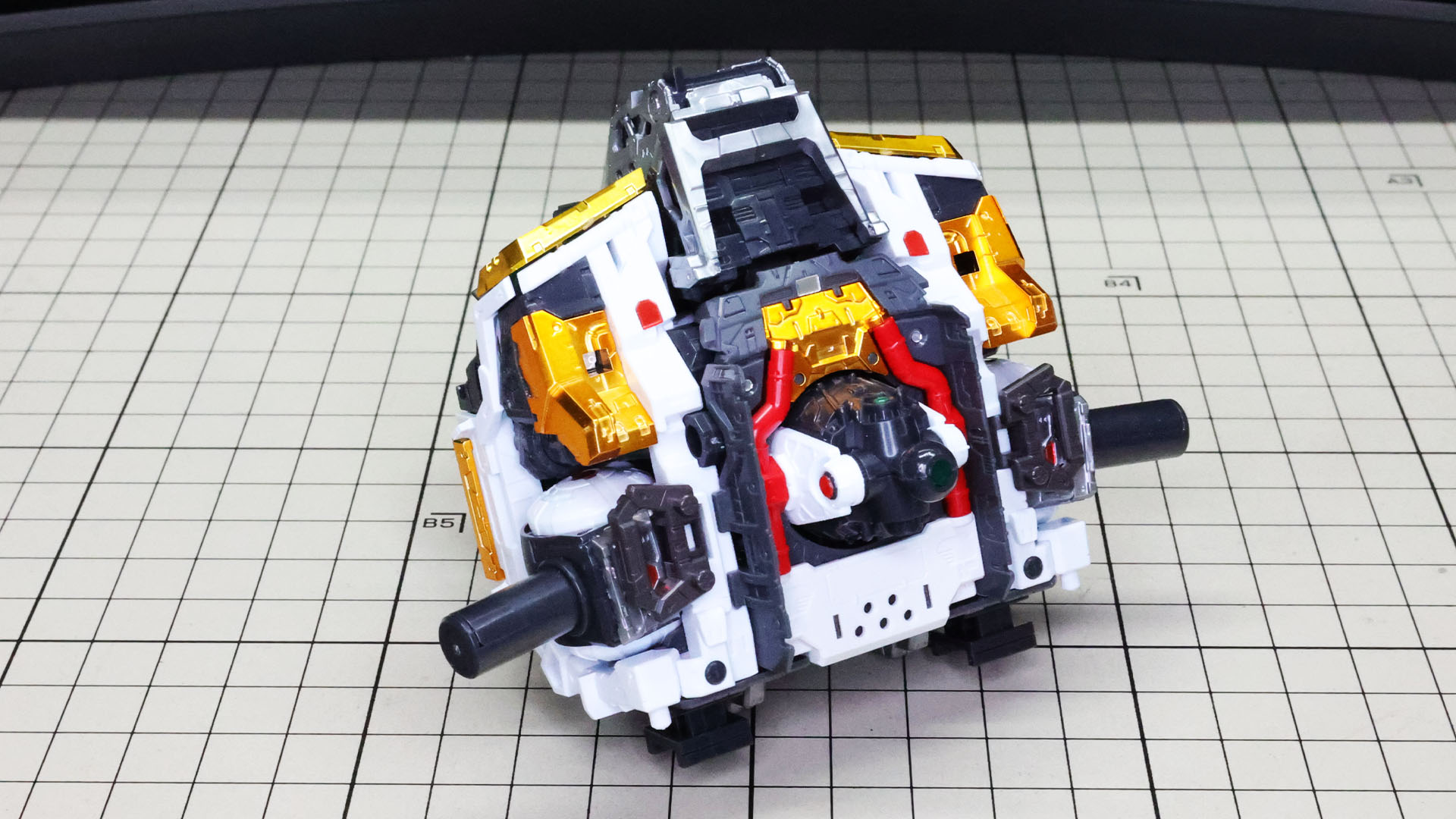 ここから装甲がどのように取り付けられていくかが楽しみなメカフレームの構成でした