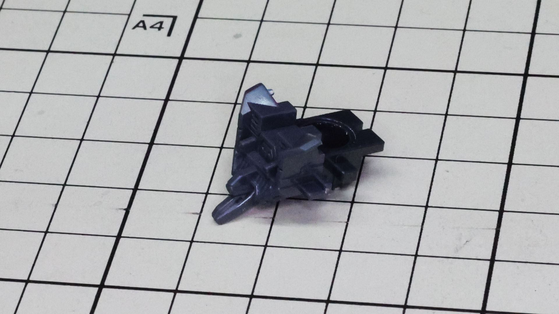 頭部のコアとなるメカフレームを組みます