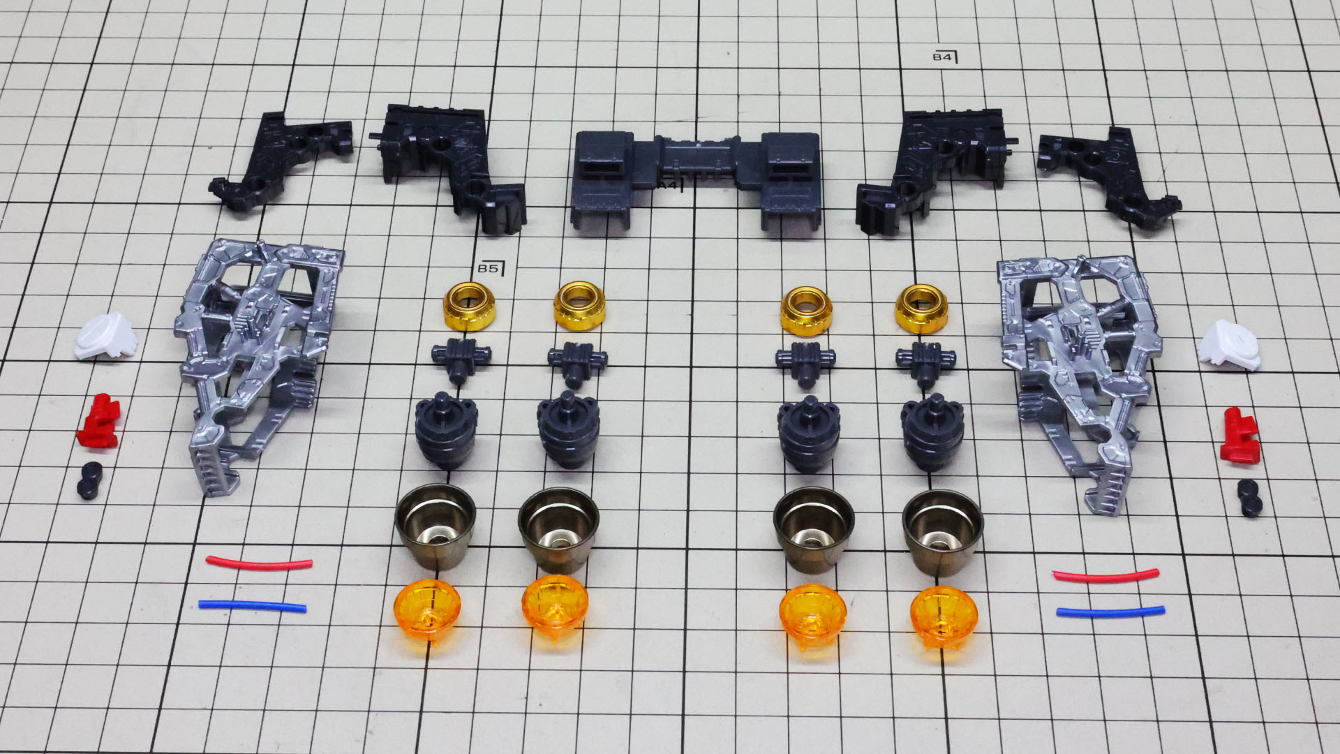 シルバーのサブフレームが全体の剛性感を醸し出すとともに、ノズル周辺の異素材ミックスが楽しいパーツ群