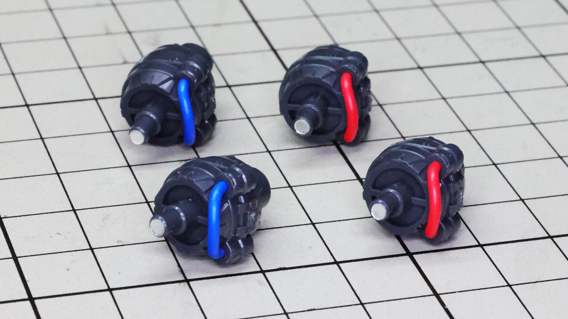 ノズル基部先端にはメタリック3Dシールが貼られます