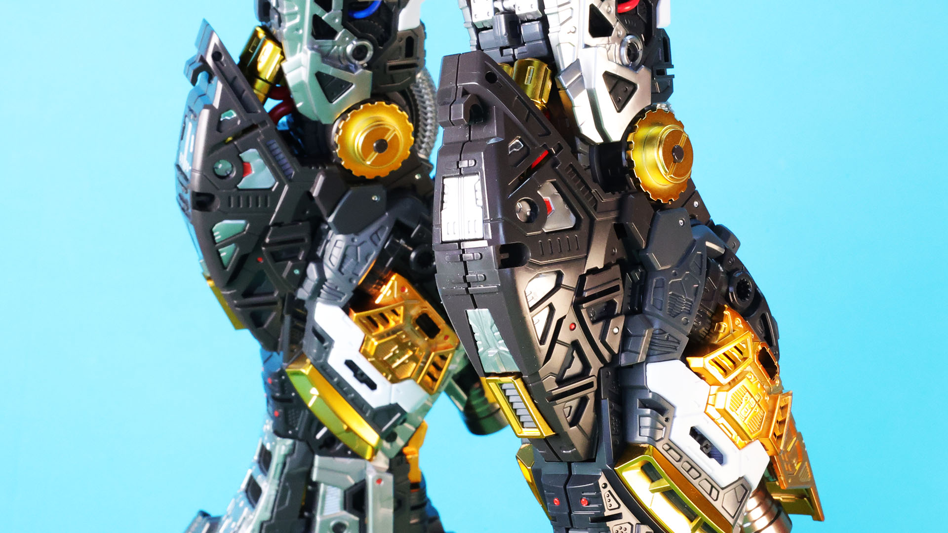 ごつい印象の膝のメカフレーム！可動に合わせて連動可動します