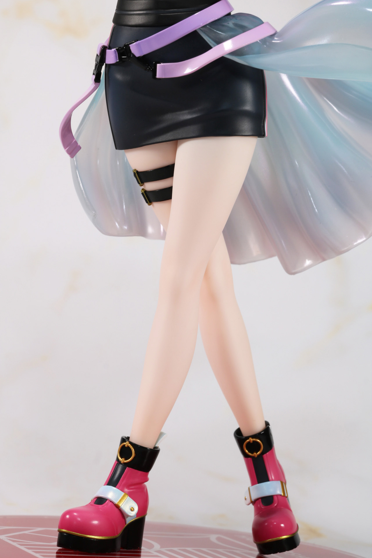 ツーサイドアップに三つ編みアレンジの入った複雑なヘアスタイル