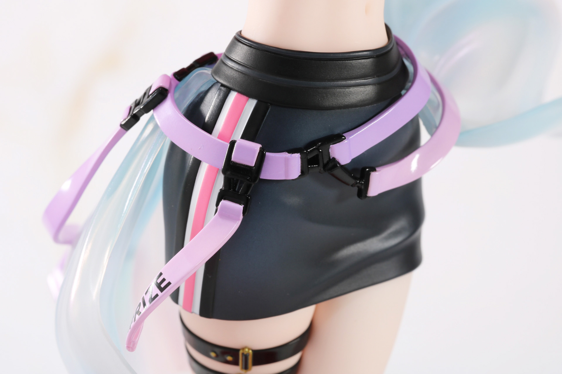 タイトなスカートとベルト