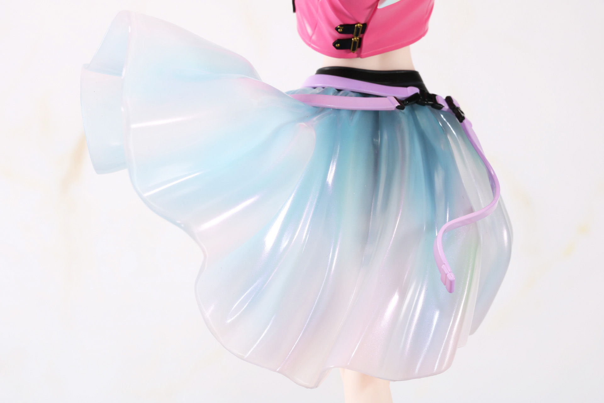 スカートの存在感抜群の装飾