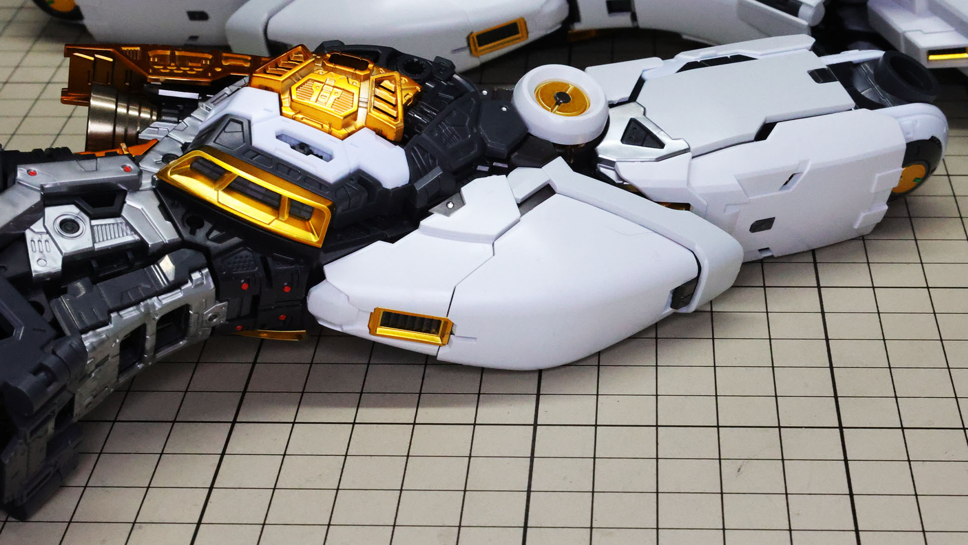 装甲を取り付けたらボリューミーな印象になります