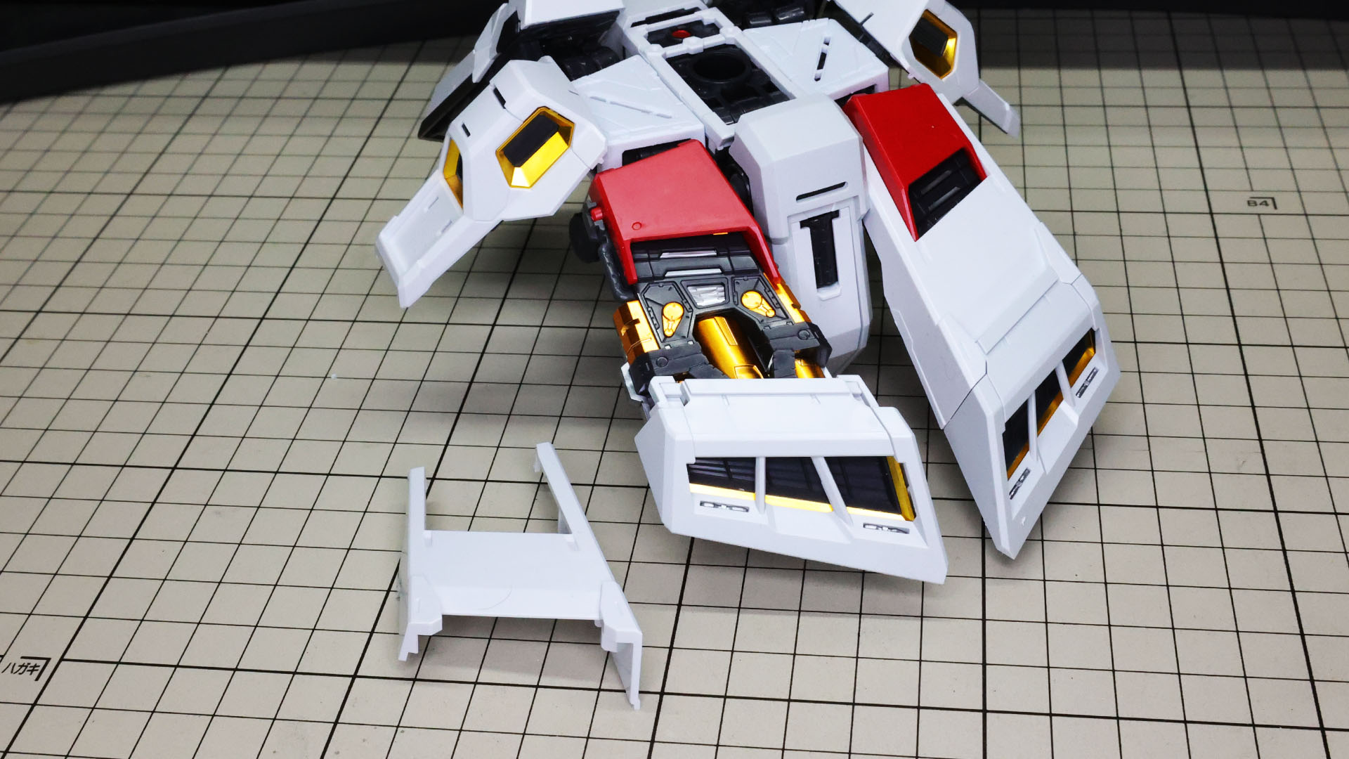 リアアーマーのこのメカニカル感！豪華なメカディテールを装甲でカバーする感覚が楽しい