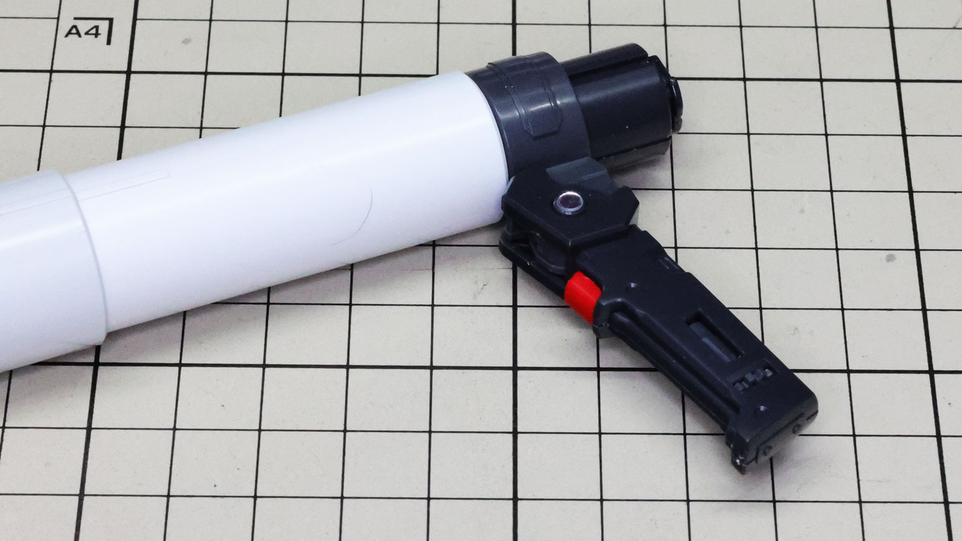 メタリック3Dシールを貼って砲身に取り付けます