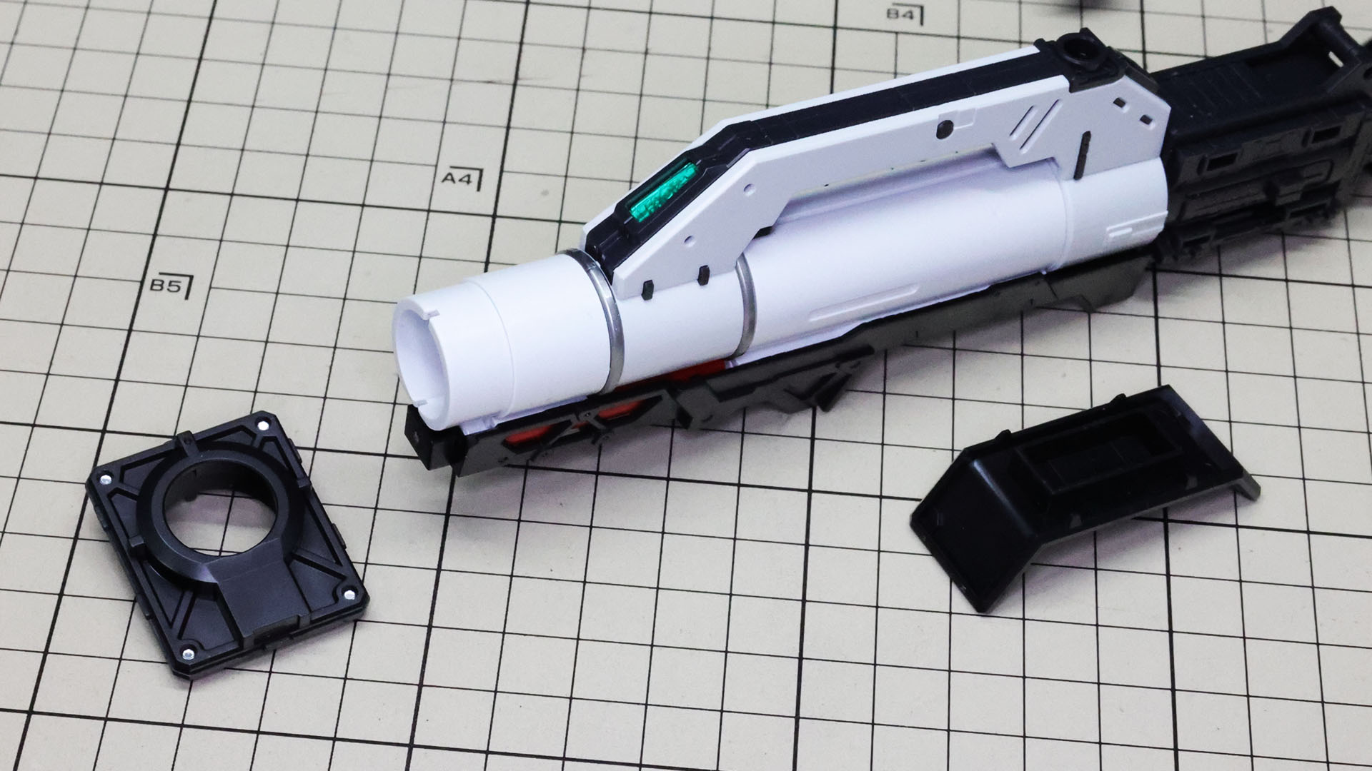 砲身後部にも小型シールドを取り付けます