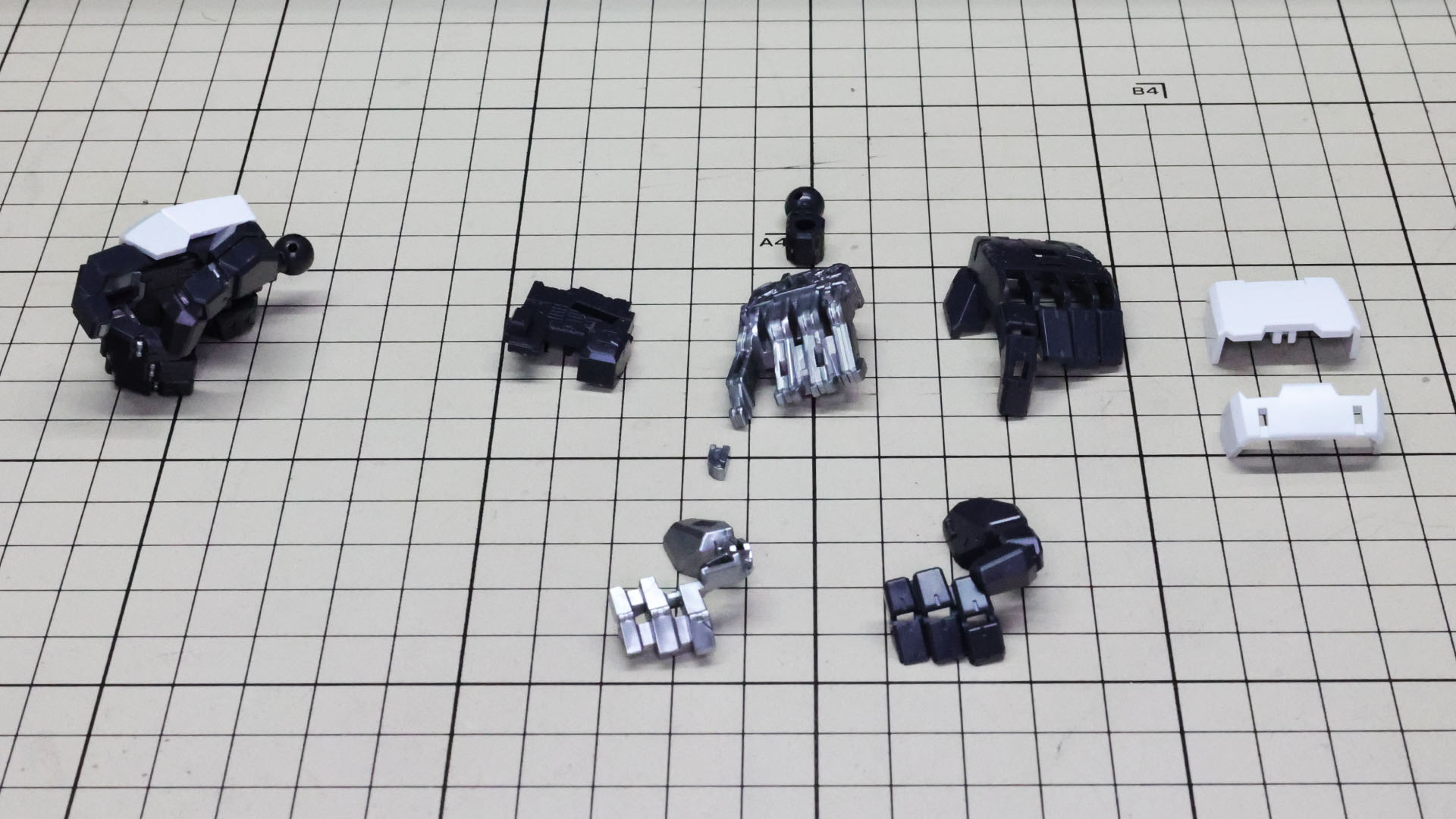 まずは銃器用を組んでいきます