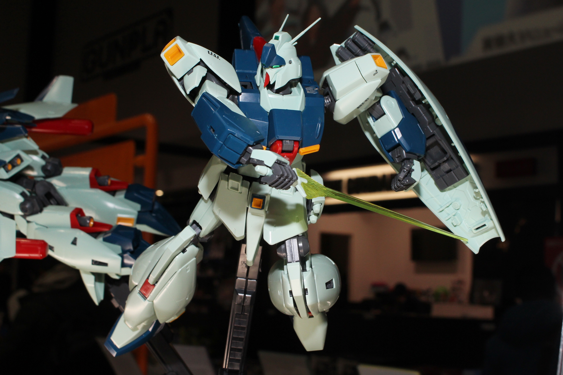 元々サイズの大きいMSだけに、MGの1/100スケールになるとかなりの迫力がある