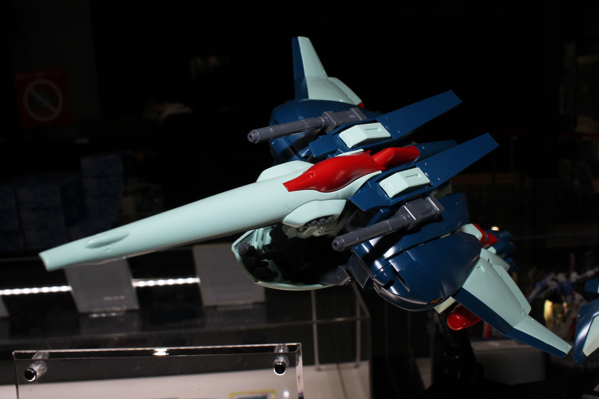 バック・ウェポンシステムを装着した巡行形態