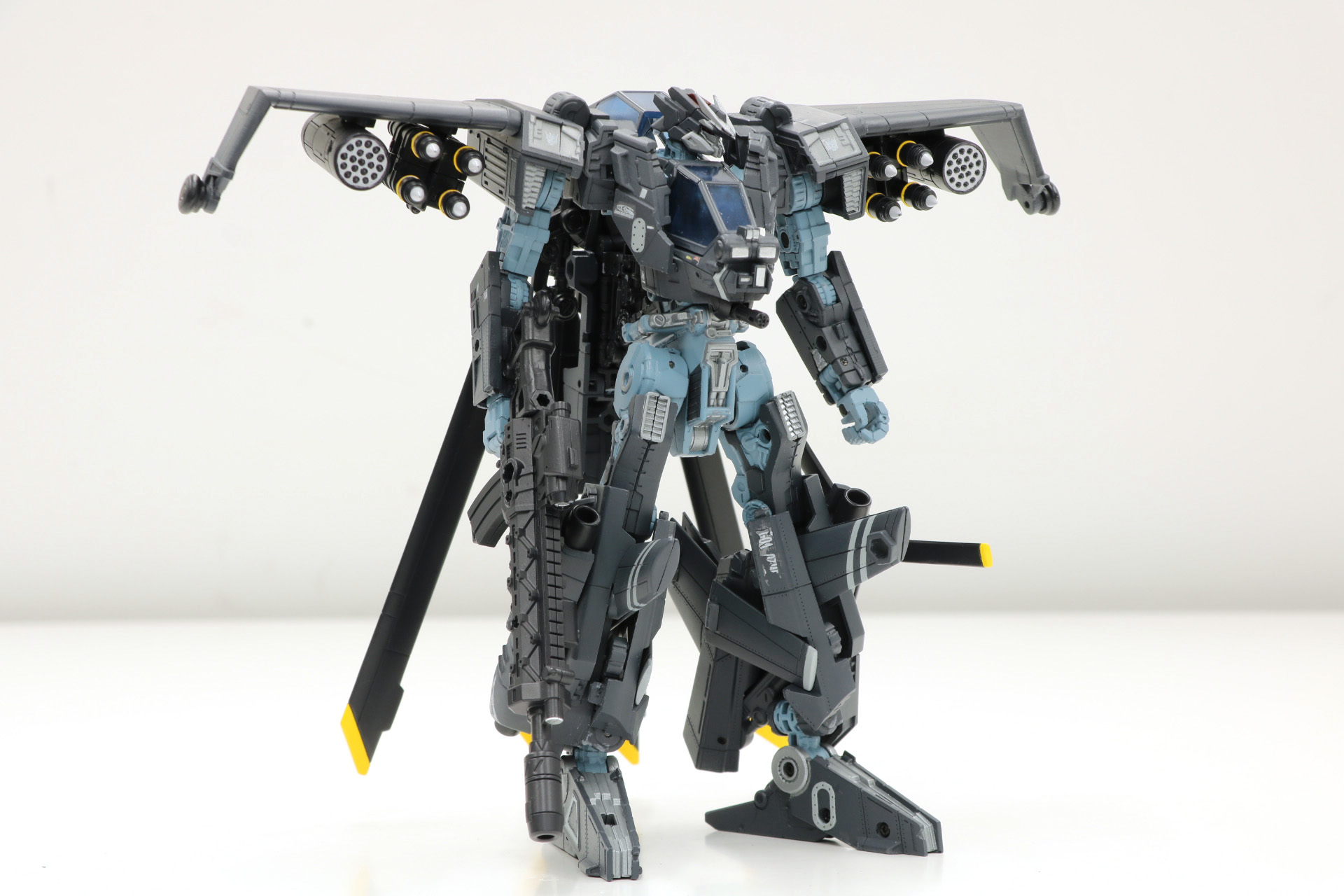 「OVERGEAR OG-02 ブラックアウト」ロボットモード