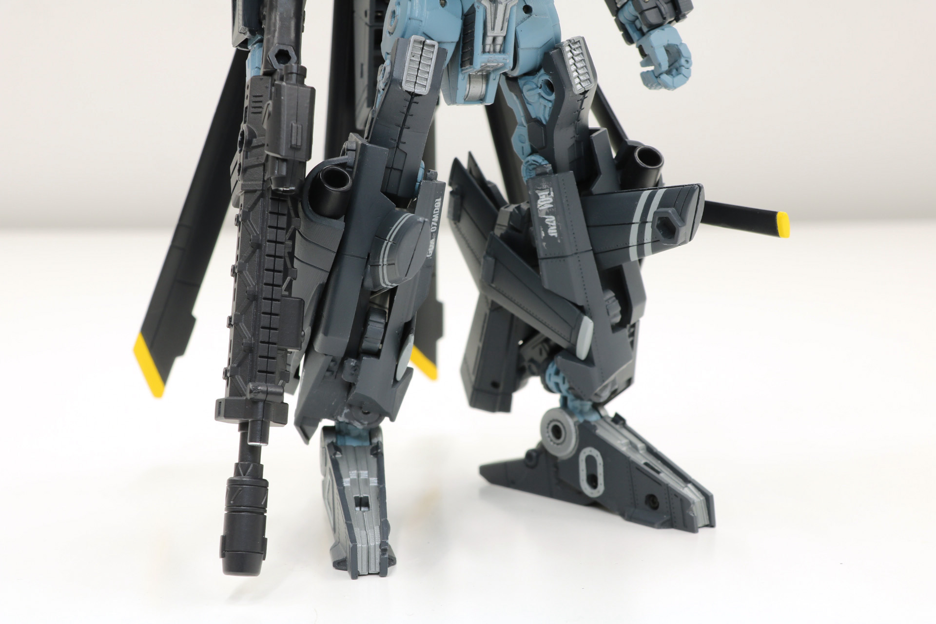 脚部はテール部分で構成されている