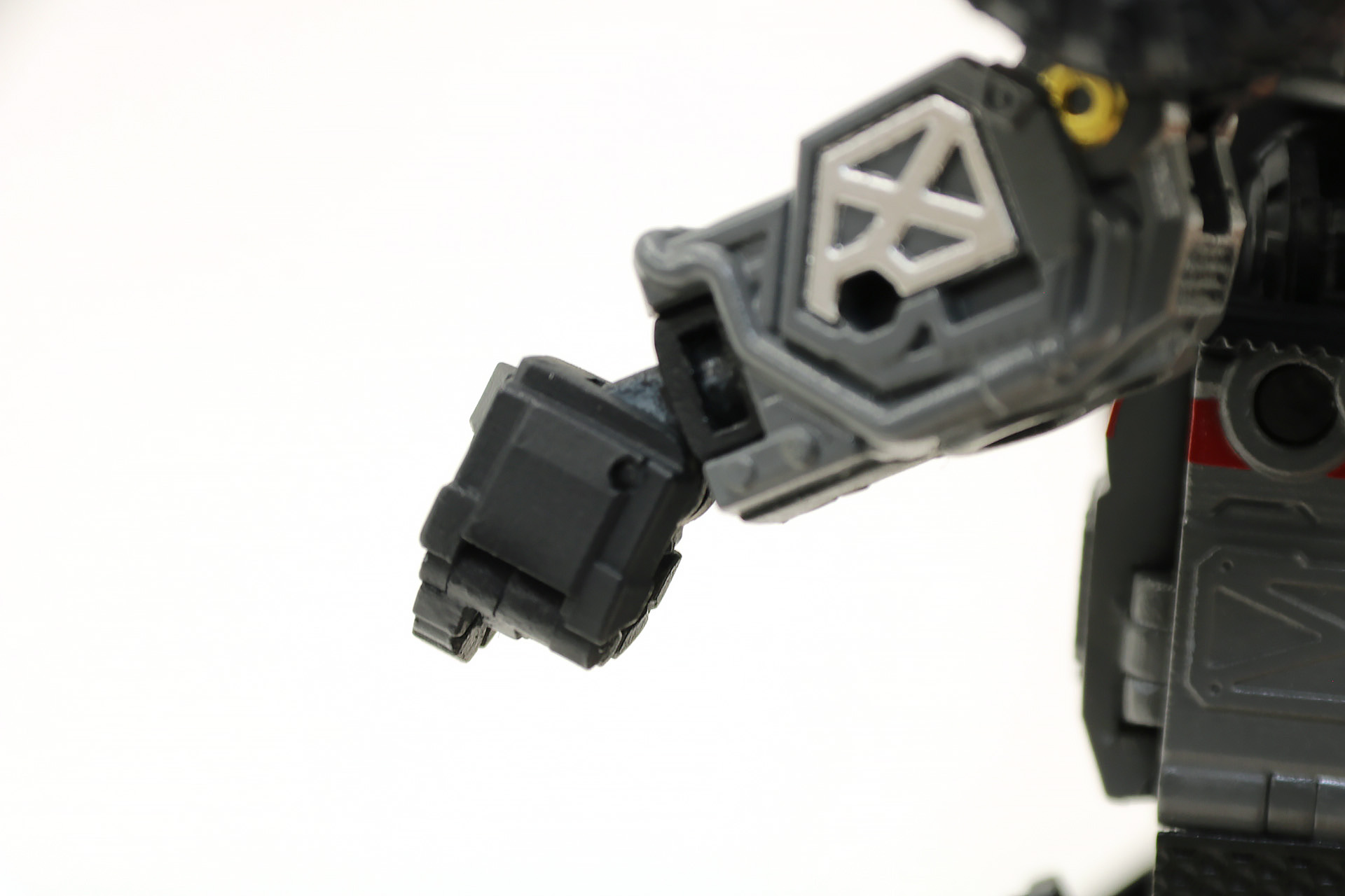 手首が柔軟に可動し、表情付けの幅が広がっている