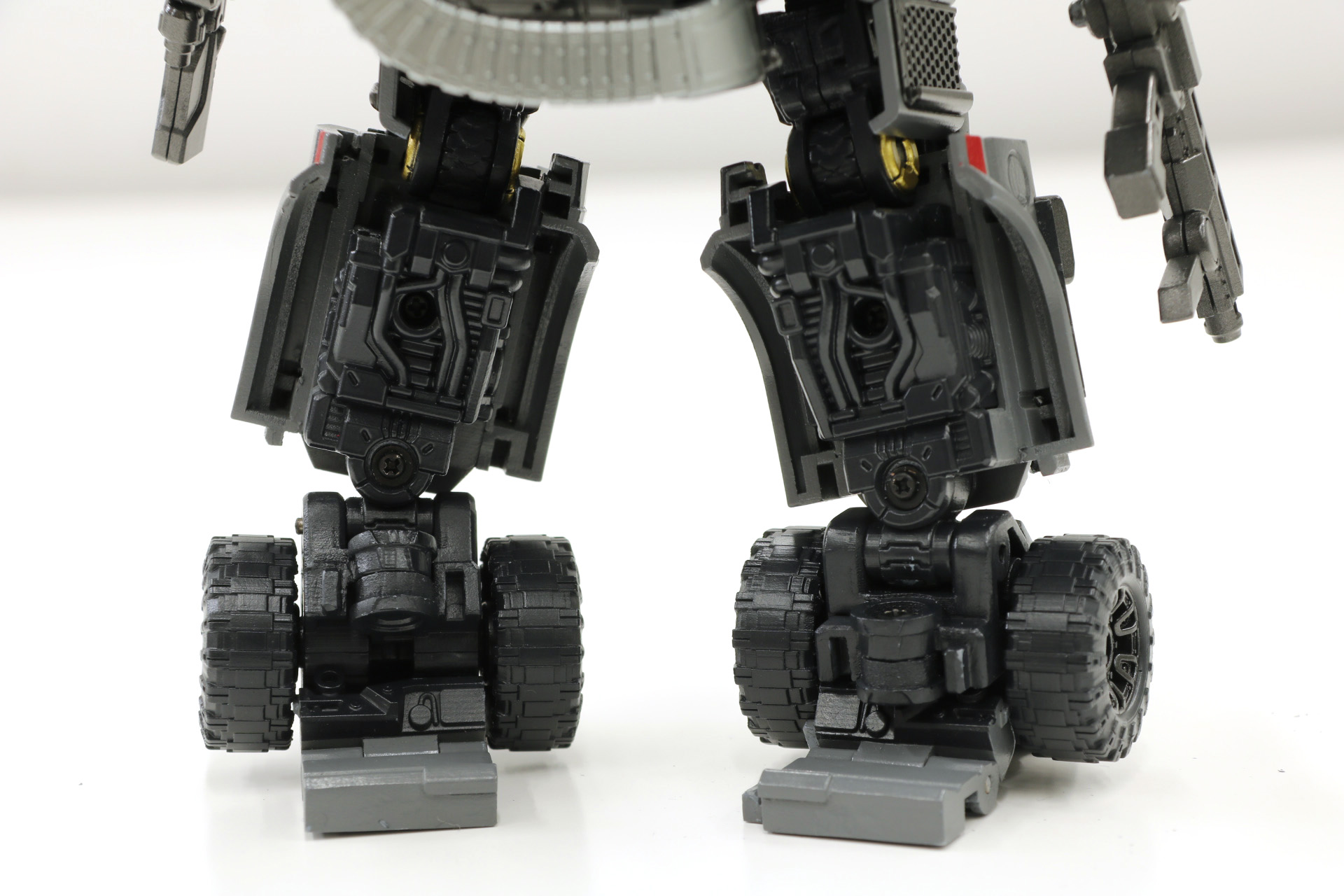 パイプなどのクルマならではのメカディテール