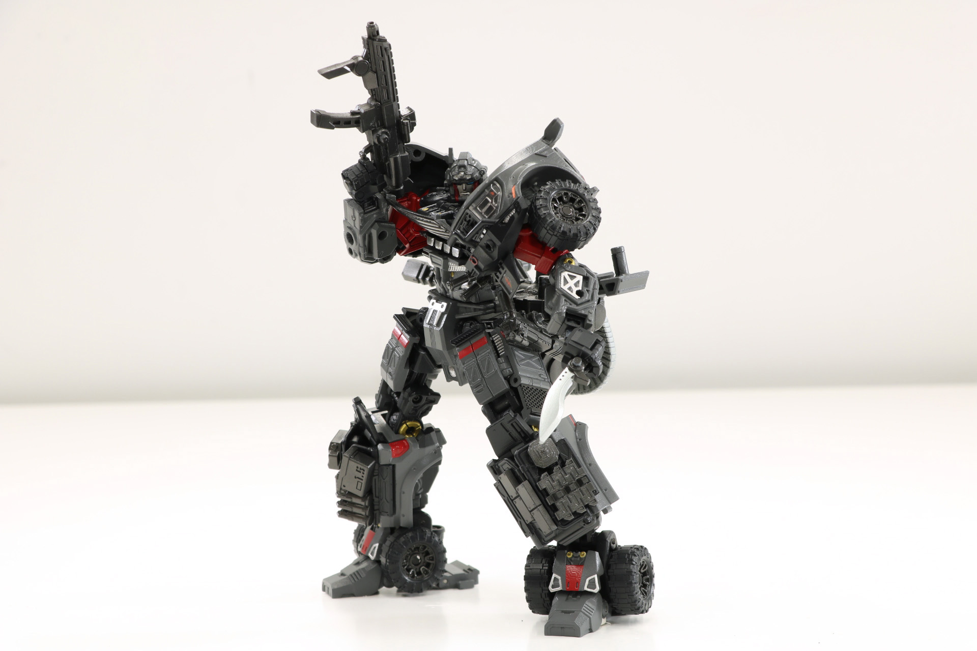 ライフルとアーミーナイフを持たせた状態