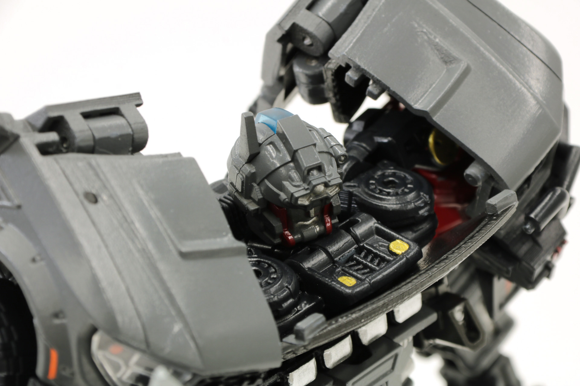 背面。腰にガトリングをマウントすることができる