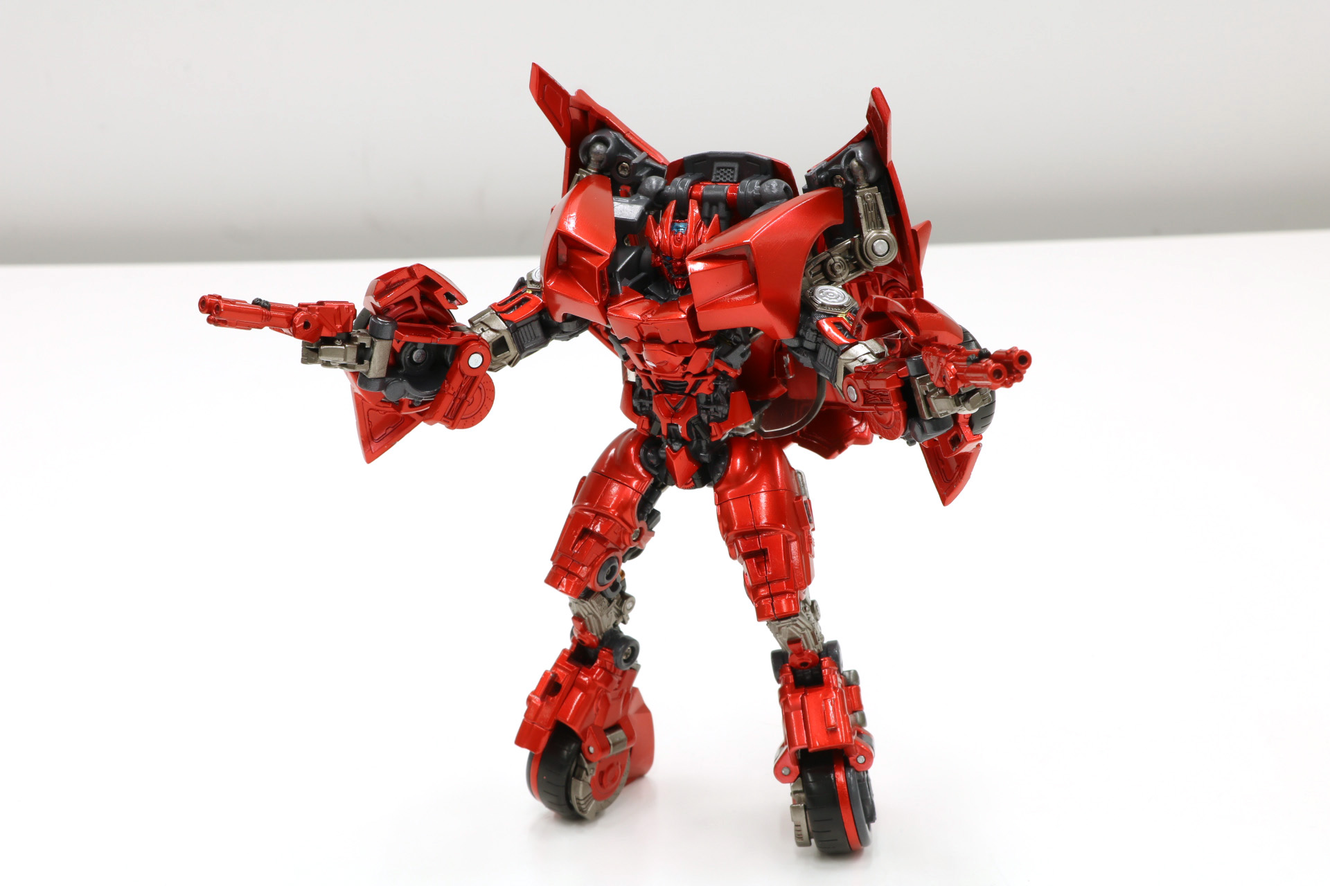 メタリックレッドが特徴的な「MPMN-02 サイドスワイプ G1レッド」