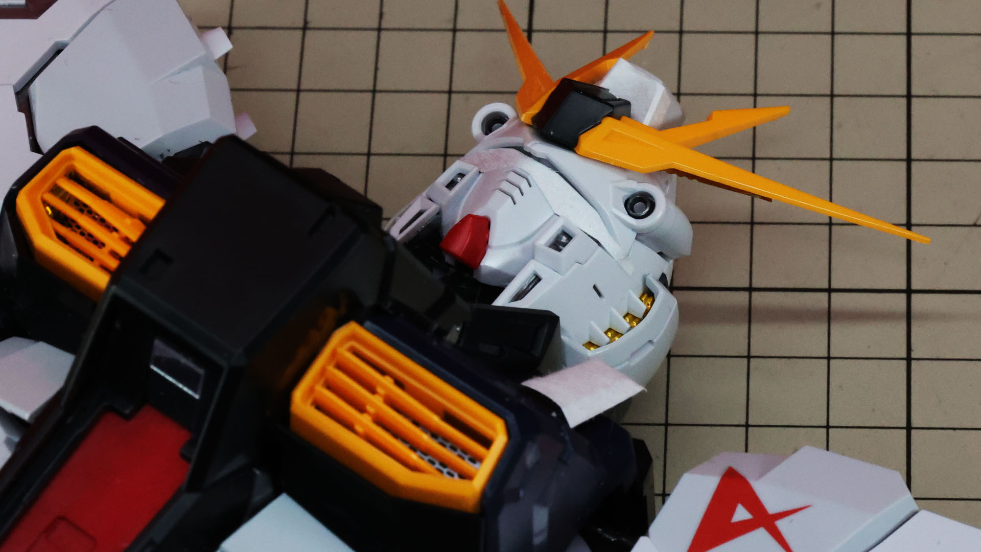 カメラやセンサー部にシールでカバーが施されます！