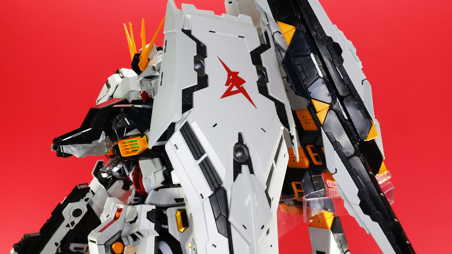 シールドはジェネレーター部が展開します