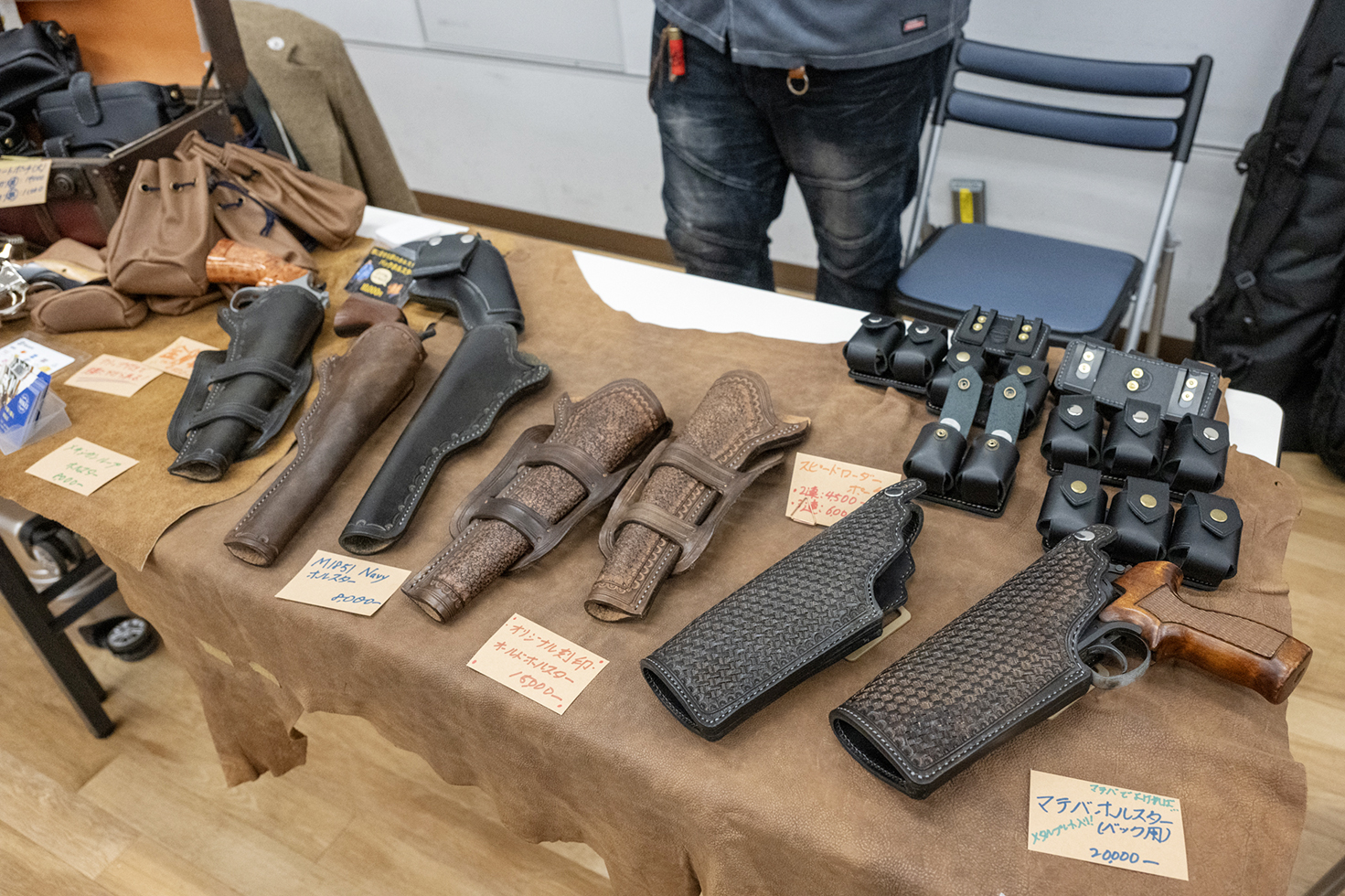 ローダーポーチは2連のほかに、3連も用意。火力は十分だ