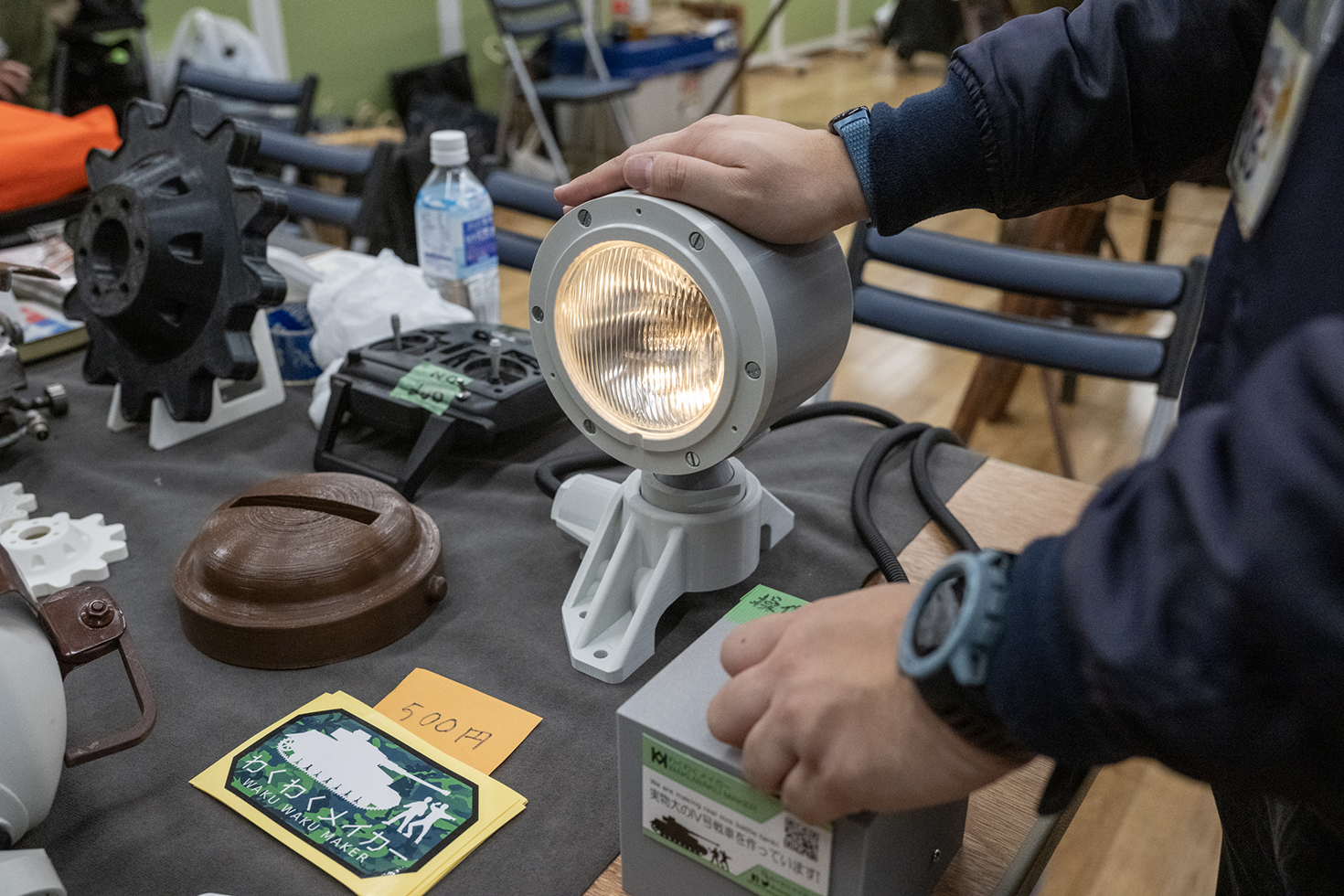 実際に点灯を試すことも可能。完成したら販売も検討しているという