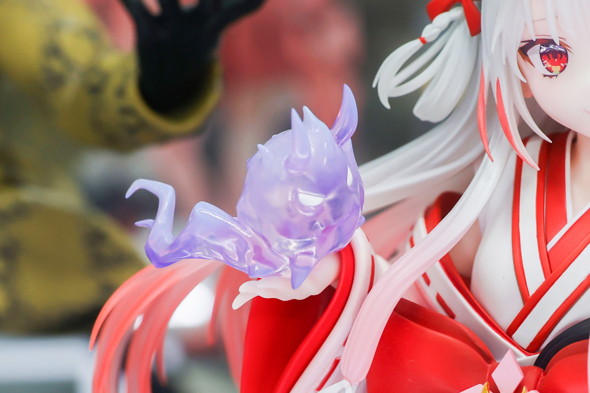 式神たちは透明感のある素材で再現されている