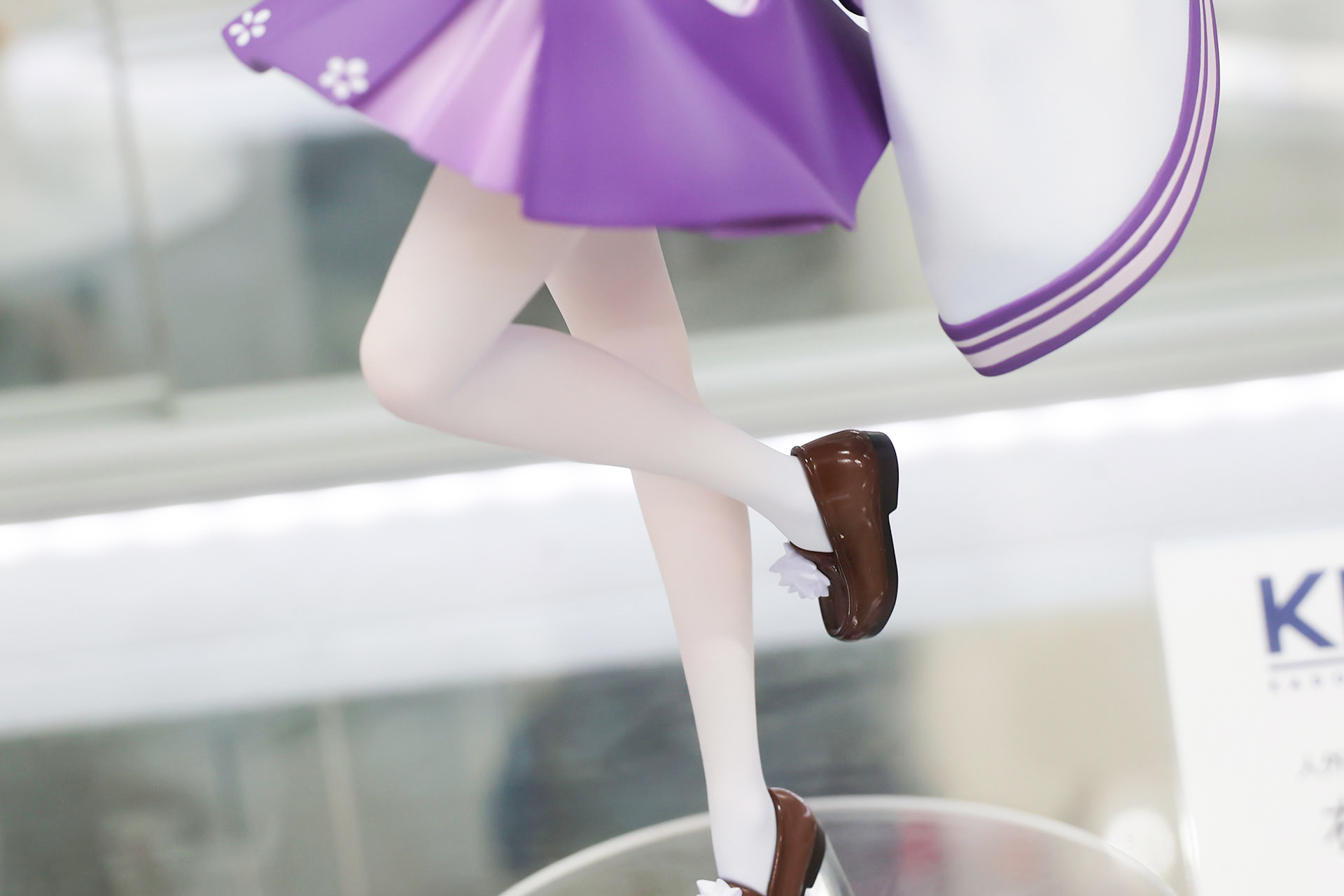 足の細さも際立っている