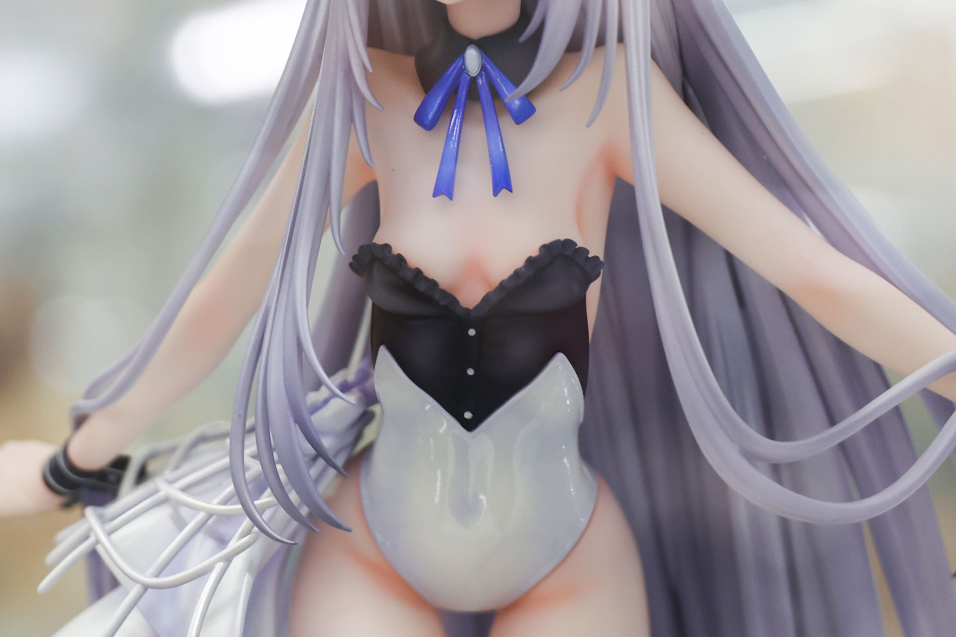 衣装の艶やかな質感もよく出ている