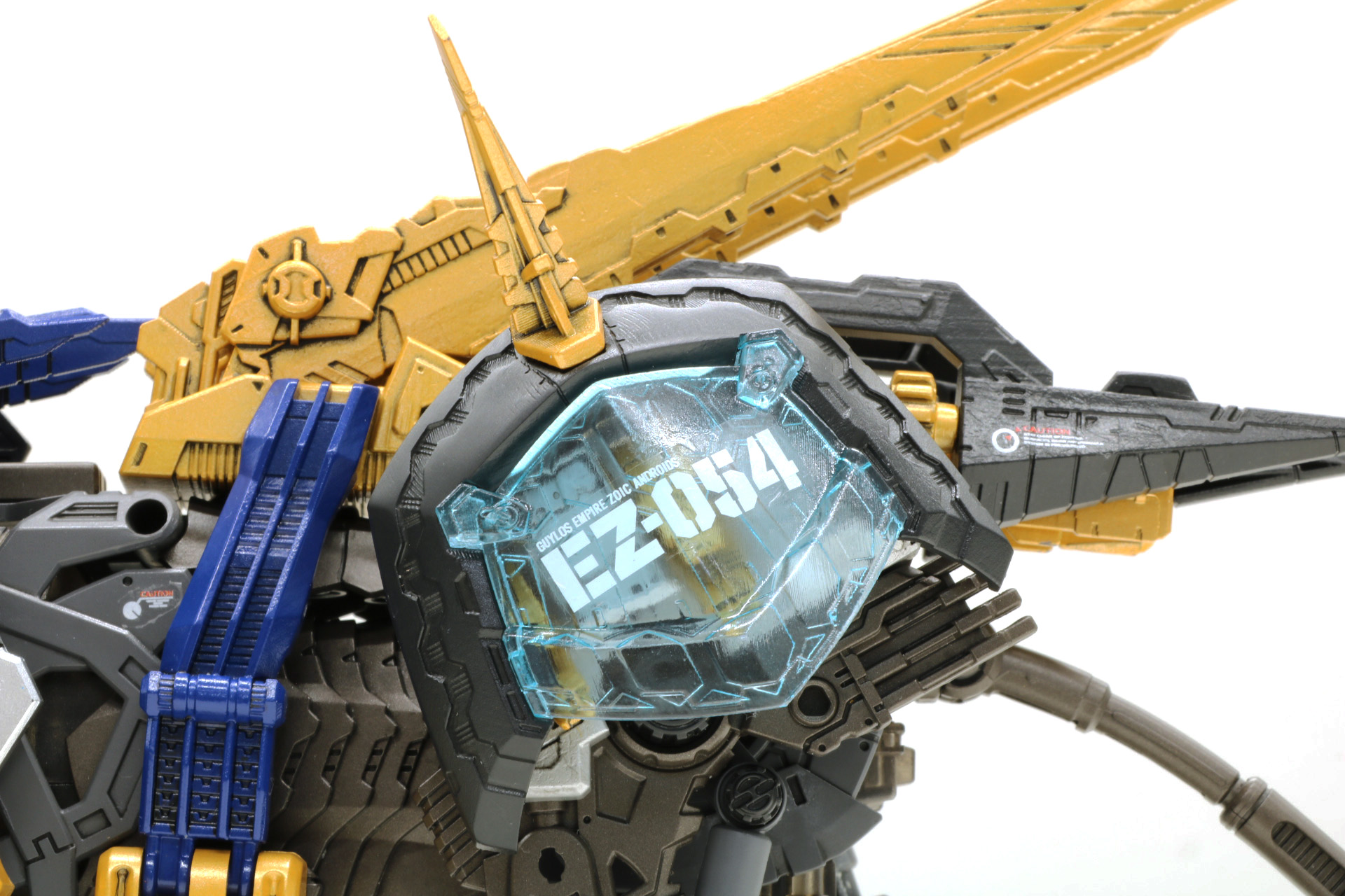 クリアパーツの表面は平面のためシールも貼りやすい構造となっている