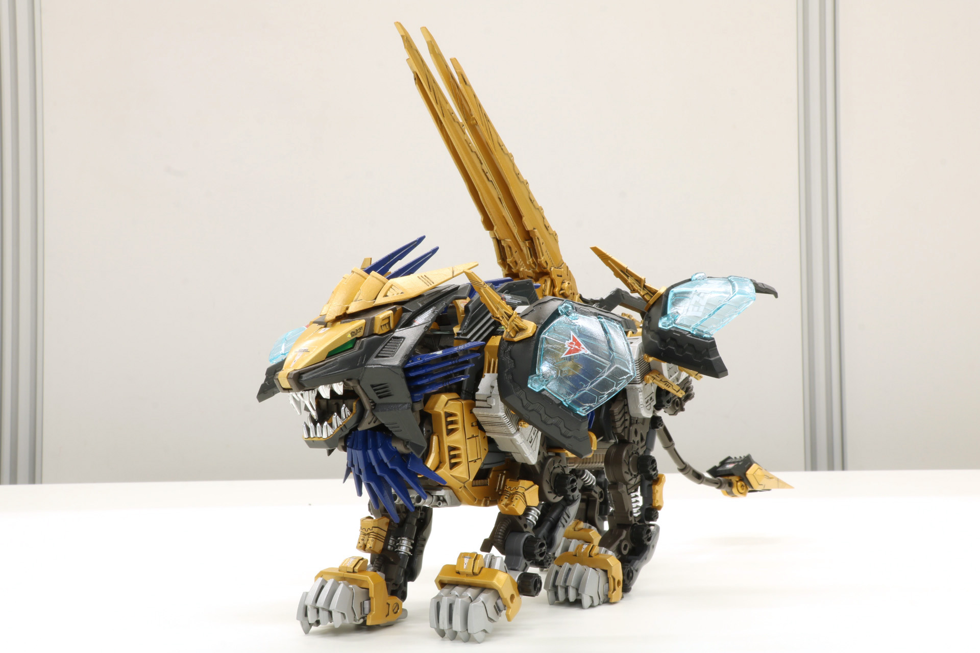 前方に展開する高電圧ビーム砲「エレクトロンドライバー」