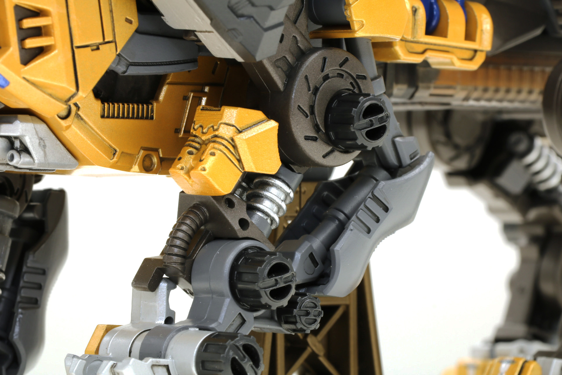 脚部周りの装甲が新たに追加