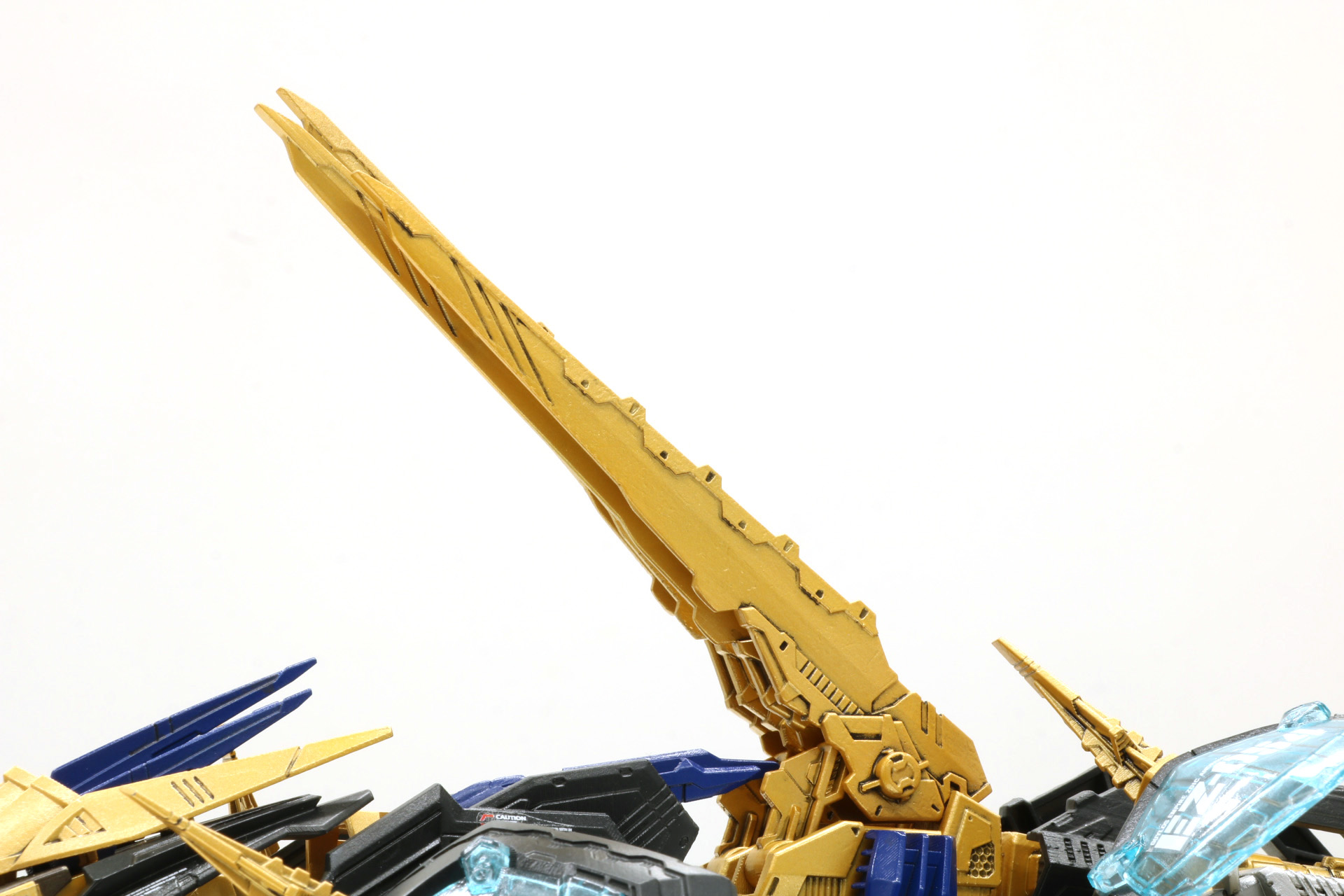 背部のブレードパーツもディテールが入っている