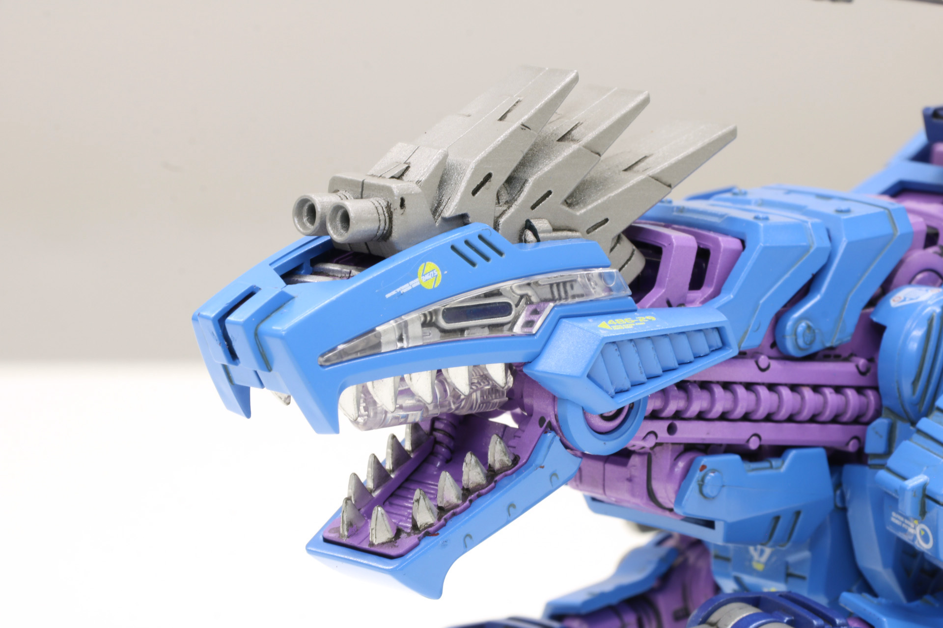 二連フレキシブルレーザーを備えた頭部