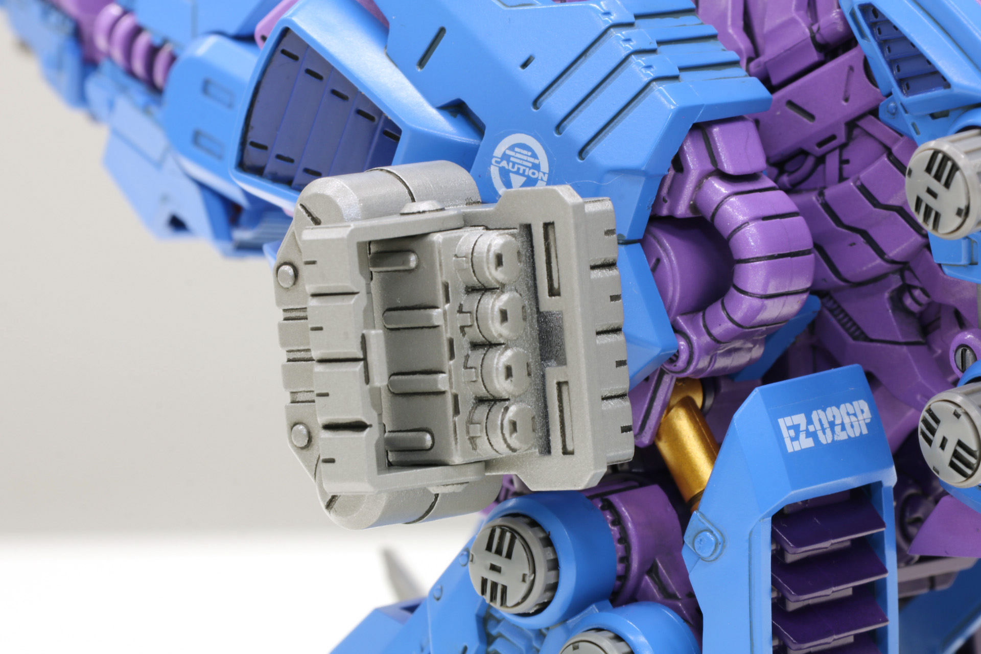 幻影発生機はハッチの開閉ギミックを搭載