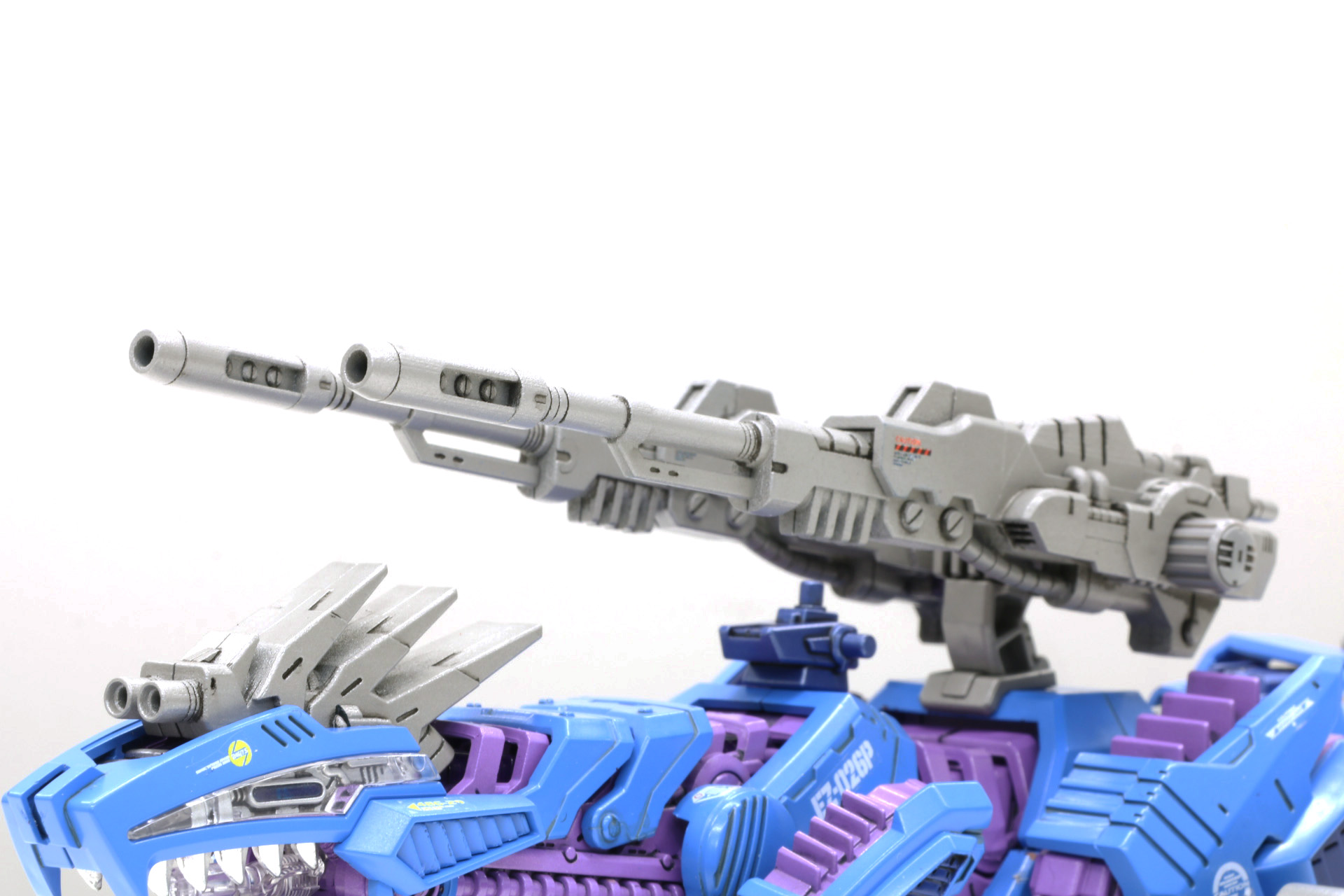 ロングレンジパルスレーザーライフルはアニメイメージに近いフォルムとなっている